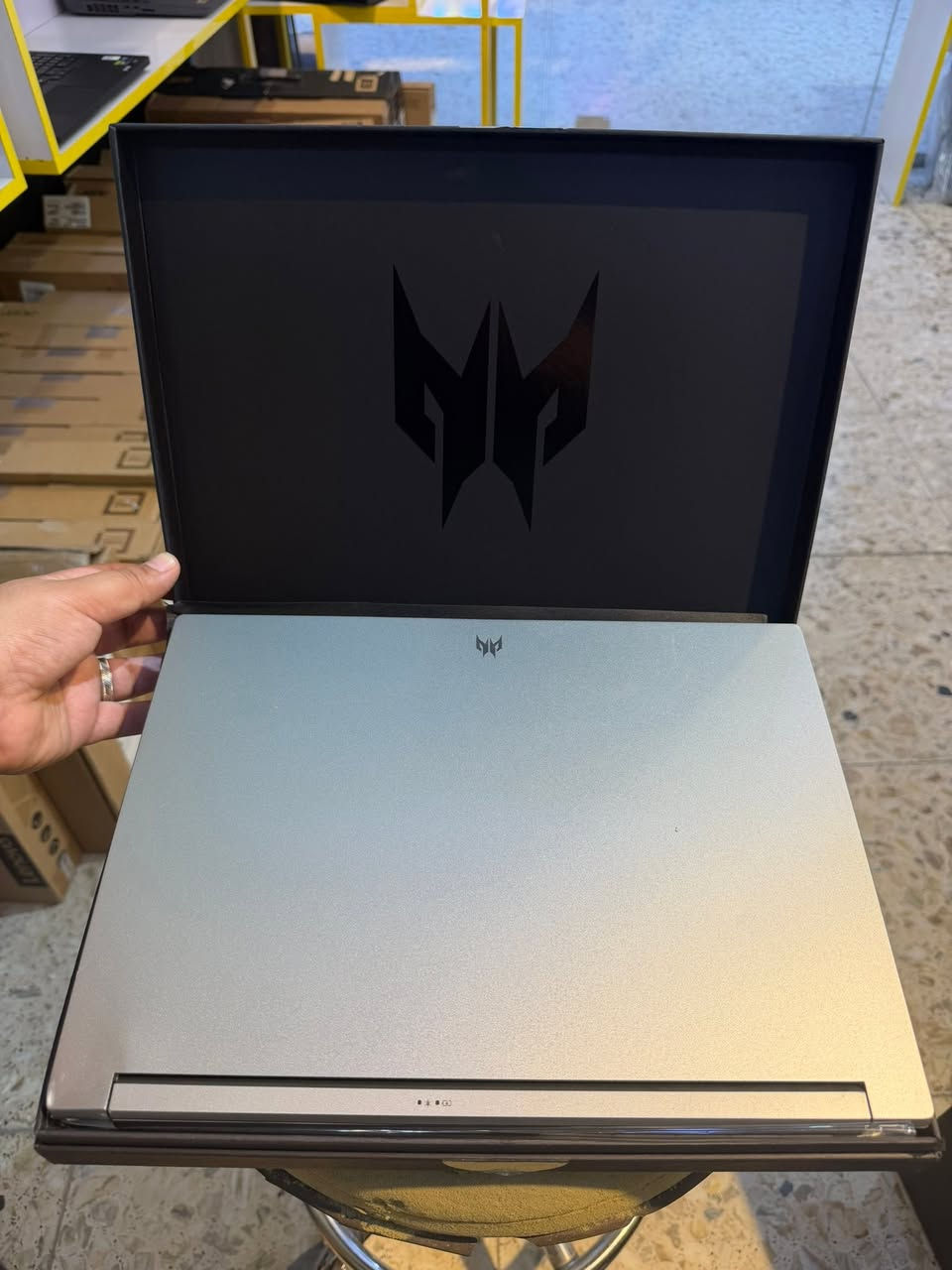 � للبيع | Acer Predator Triton 14 🔥

إذا تبحث عن لابتوب قوي للشغل الاحترافي، البرمجة، التصميم، أو الألعاب… فهذا خيار ممتاز.

المواصفات:
✅ Intel Core i7-13700H
✅ NVIDIA GeForce RTX 4050 6GB
✅ شاشة 14” WUXGA IPS 165Hz (ألوان DCI-P3 100%)
✅ RAM 16GB LPDDR5
✅ SSD NVMe 512GB
✅ بطارية 76Wh
✅ Wi-Fi 6E + Bluetooth
✅ Windows 11 Home

حالة الجهاز:
✔️ الجهاز مفحوص بالكامل ويعمل بكفاءة 100%.
✔️ لا يوجد أي عطل أو مشكلة في المكونات الداخلية.
✔️ يوجد فقط ضرر بسيط في الشاصي الخارجي ولا يؤثر إطلاقًا على الأداء أو الاستخدام.

📍 مناسب للألعاب، المونتاج، التصميم، والبرامج الهندسية.

💰 السعر: 1,150,000 / قابل للتفاوض للجادين.

📞 للتواصل:
***********

ملاحظة: الجهاز جاهز للفحص والتجربة قبل الشراء
