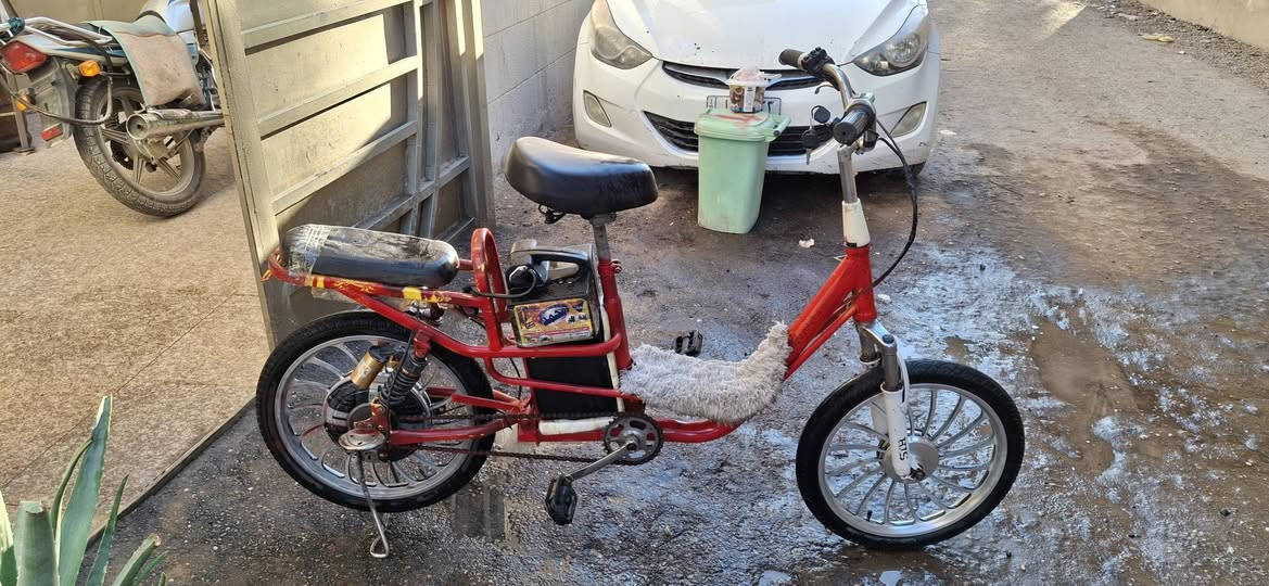 بيسكل شحن حجم20شرط الشغل نظيف جدآ.البطاريه بحاله ممتازه يمشي شحن وبايدان نقص بس جملاغات سعرهن ب١٠الاف وسعرهه بلاش ب١٢٥الف على الراغب بالشراء الاتصال بالرقم***********
