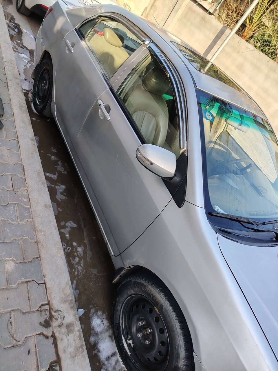 السلام عليكم
Pyd g3 2016
بسمي سنويه لل٢٠٢٨
بيها قطع ابيع حزام
مكينة وكير تمام اوتماتيك 
شاصي ولغد وقماره مكفوله
تبريد الراديتر الامامي مزروف
صدر امامي خلفي جديد
اذاين محرك جديده
درايم شفت جديد جهتين
***********
مكاني بغداد تقاطع النهروان منطقة ٩ نيسان
السعر ٥٣ وبيها مجال
