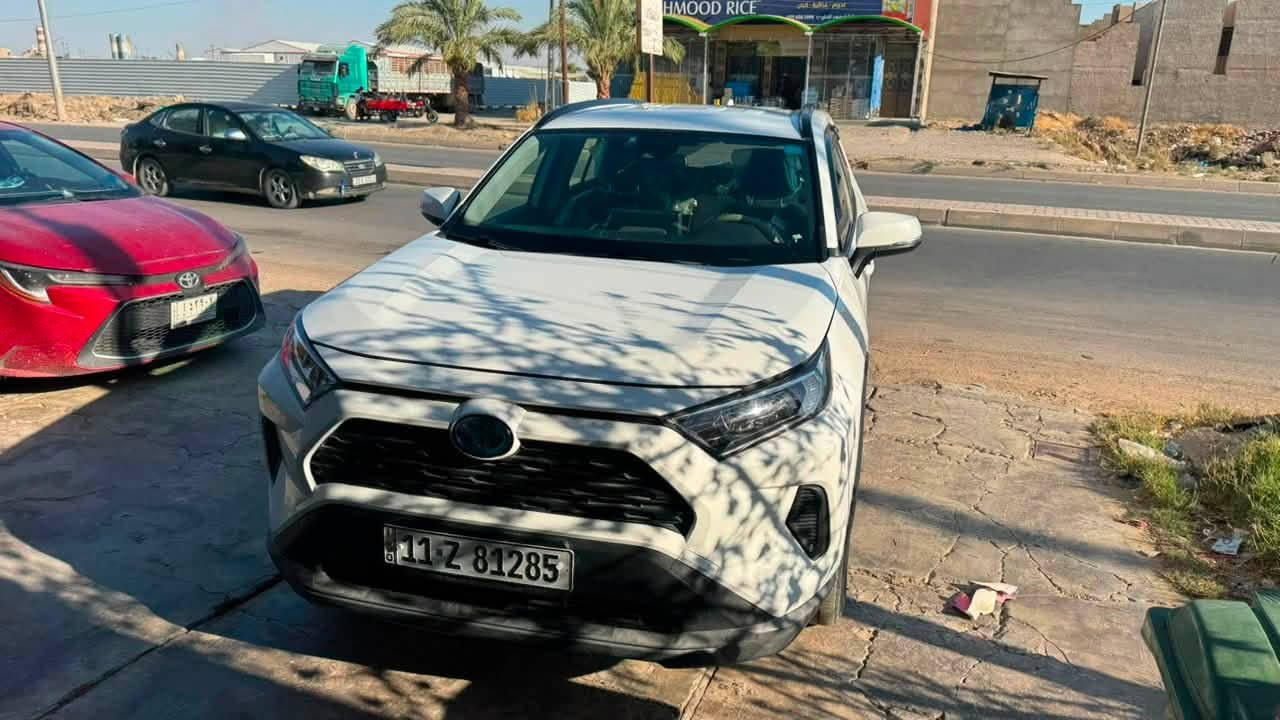 RAV4    23
موديل 23  LE
هايبرد
ماشيه 60الف كيلو 
كشنات قماش 
بيهة قطعه وحده فقط صبغ الي هيه الجاملغ الايسر ولباقي كفاله 

السعر ب195 ورقه 
مكاني سامراء 
الرقم للتواصل ***********
