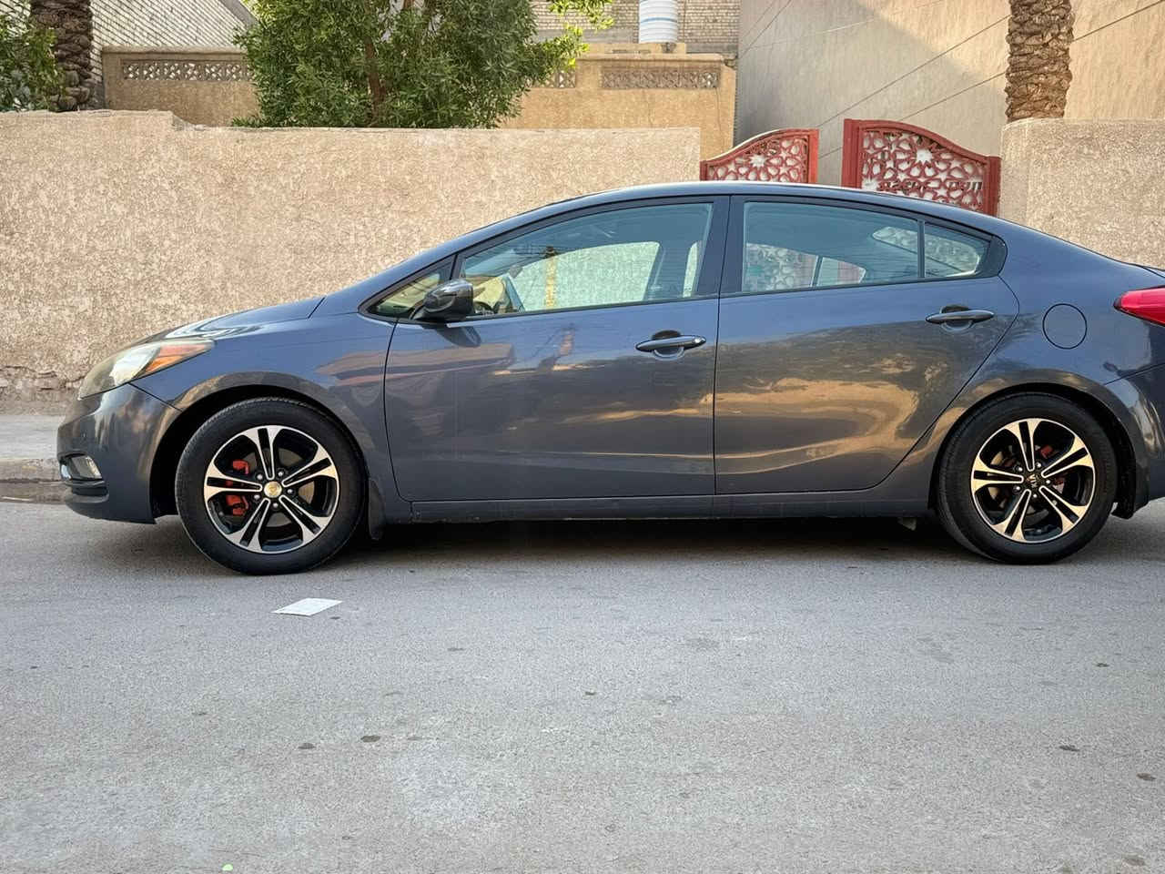 الحادث / باب الصدر + جاملغ تبديل قطع اصلية نفس اللون
السيارة جديدة مابيها نقص 
السعر 100$بيها مجال  
مكاني الشعب 
***********
