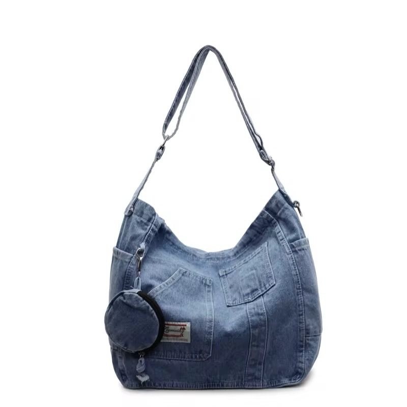 ⁨	✨ حقيبة جينز عملية وعصرية ✨

👜 خامة جينز مميزة بتصميم كاجوال يناسب الطلعات والاستخدام اليومي
🤍 واسعة وتكفي أغراضك الأساسية بكل راحة
🎁 مرفق وياها البوچ الصغير مثل ما موضح بالصور

💰 السعر: 18,000 دينار فقط
🚚 التوصيل: 4,000 دينار لجميع محافظات العراق
✅ ضمان فحص القطعة أمام المندوب قبل الاستلام

📩 للحجز أو الاستفسار راسلينا على الخاص، والكمية محدودة 💕⁩
. 
. 
. 
. 
. 
#jeans #جينز #حقيبه #جنطه #اكسبلور_explore


**إذا كنت صاحب هذا الإعلان وتريد حذفه لأي سبب، رجاءا أرسل رسالة إلى الدعم الفني**