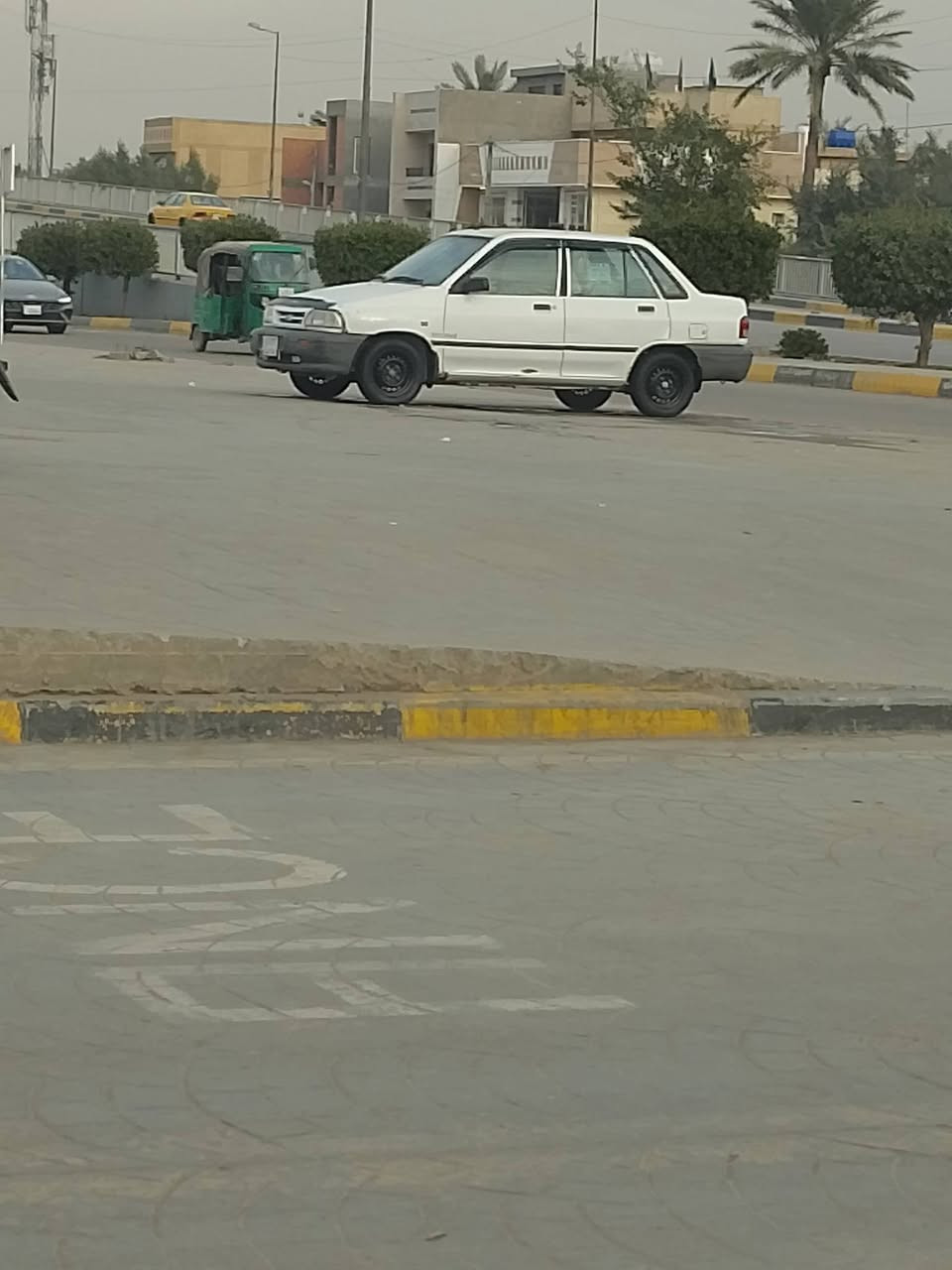 سلام عليكم
سايبه خصوصي موديل 2010 
سياره كير مكينه شواصي مكفول لاتبديل و لا صبغ بيه خياسات بل هلالات الخلفيه داخله نضيف صدر امامي خلفي جديد تخم ويل و تاير جديد سنويه بسمي مصفره مرور  
مكان بغداد 
تفاصيل اكثر اتصل 
***********
