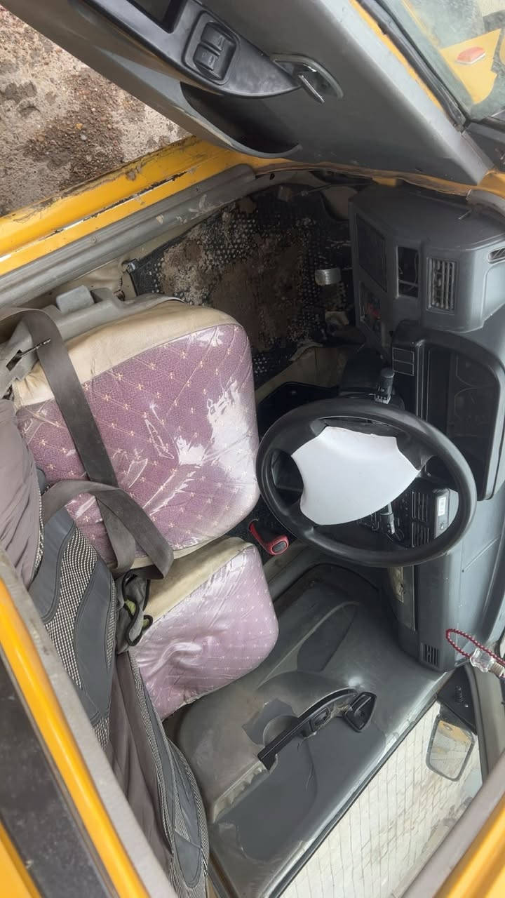 سلام عليكم سايبا موديل 2010 رقم بغداد مصفره من كلشي رقم نكليزي سنويه ل30 شواصي بلاديه بيهه نقوصات بسيطه كير مكينه حلوات لسعر 19وبيه مجال لاستفسار ‭٠٧٧٠ ٥٨٥ ١٧٣٢‬
