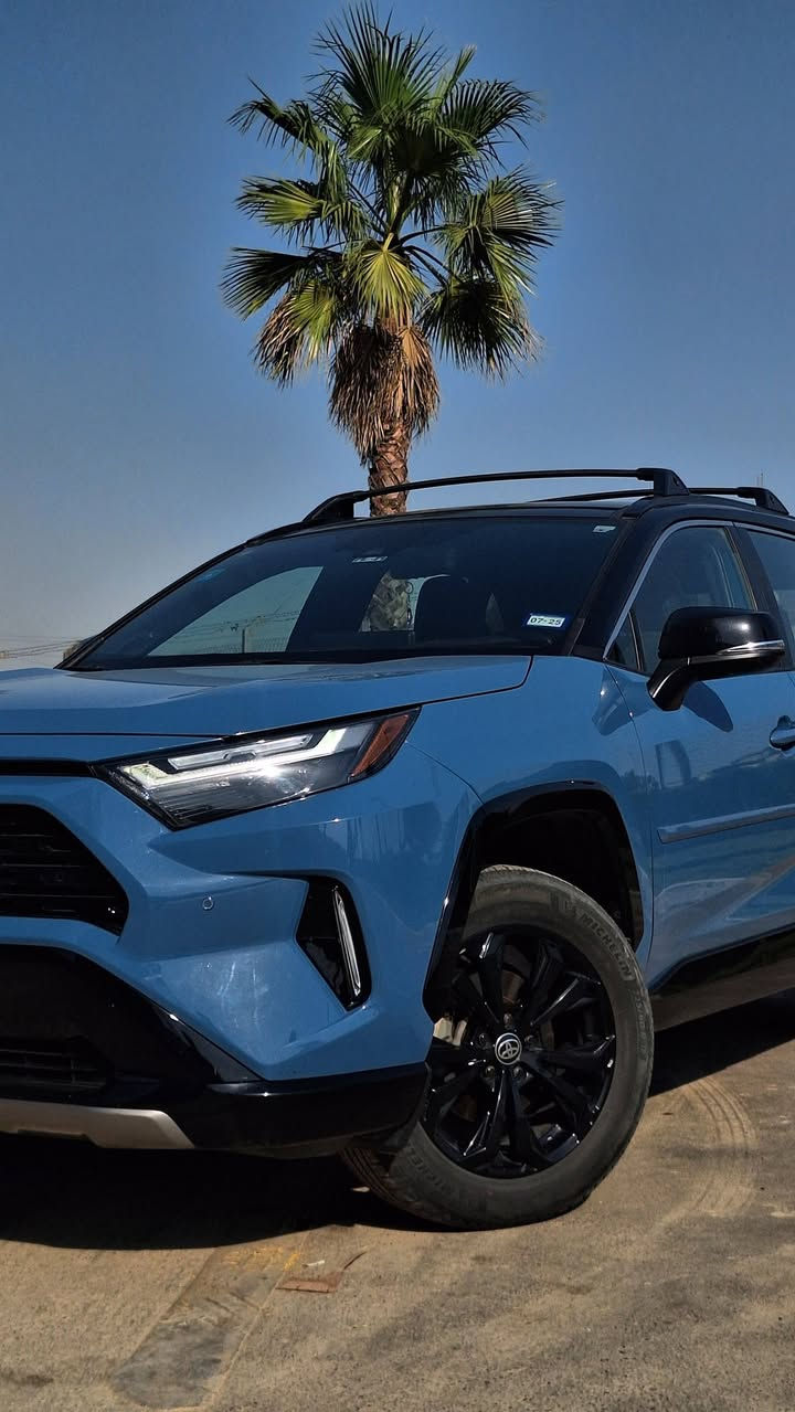 للبيع تويوتا رافور هايبرد 2023
TOYOTA RAV4 XSE Hybrid 
✅️ موديل 2023
✅ وارد أمريكي
✅ كلين تايتل 100% ((بدون حادث))
✅ أعلى فئة XSE قفلت الرافور مواصفات 1/1
✅️ ممشى 17,000 ميل
المواصفات
▪️السيارة تو كلر سقف اسود 
▪️ محرك 4 سلندر سعة 2.5 لتر هايبرد 
▪️بقوة إجمالية 219 حصان.
▪️ نظام دفع رباعي إلكتروني AWD.
▪️ ناقل حركة أوتوماتيكي E-CVT.
▪️ صرفية وقود حوالي 17 كم/لتر.
▪️ جنوط رياضية قياس 18 إنج لون أسود.
▪️ إضاءة LED أمامية وخلفية كاملة.
▪️ مصابيح نهارية LED.
▪️ شبك أمامي وتصميم رياضي خاص بفئة XSE.
▪️ مقاعد جلد SofTex رياضية بخياطة زرقاء مميزة.
▪️ مقاعد أمامية مدفأة.
▪️ مقعد السائق كهربائي 
▪️خاصية الميمري لحفظ الوضعية.
▪️  بانوراما .
▪️ دخول ذكي لجميع الأبواب.
▪️ تشغيل المحرك بالبصمة.
▪️ شاشة وسطية قياس 10.5 إنج تعمل باللمس.
▪️ دعم Apple CarPlay وAndroid Auto.
▪️ شاحن لاسلكي للهاتف.
▪️ عدادات رقمية حديثة.
▪️ كاميرا خلفية عالية الدقة.
▪️ باب خلفي كهربائي.
▪️ مثبت سرعة راداري ذكي.
▪️ نظام المحافظة على المسار.
▪️ نظام التحذير من التصادم الأمامي مع الكبح التلقائي.
▪️ مراقبة النقطة العمياء.
▪️ تنبيه حركة المرور الخلفية.
▪️ حساسات أمامية وخلفية للمساعدة على الاصطفاف.
▪️ وسائد هوائية متعددة وأنظمة أمان متطورة.

السيارة مكفولة كفالة عامة شرط الفحص

رقم المالك : ***********
