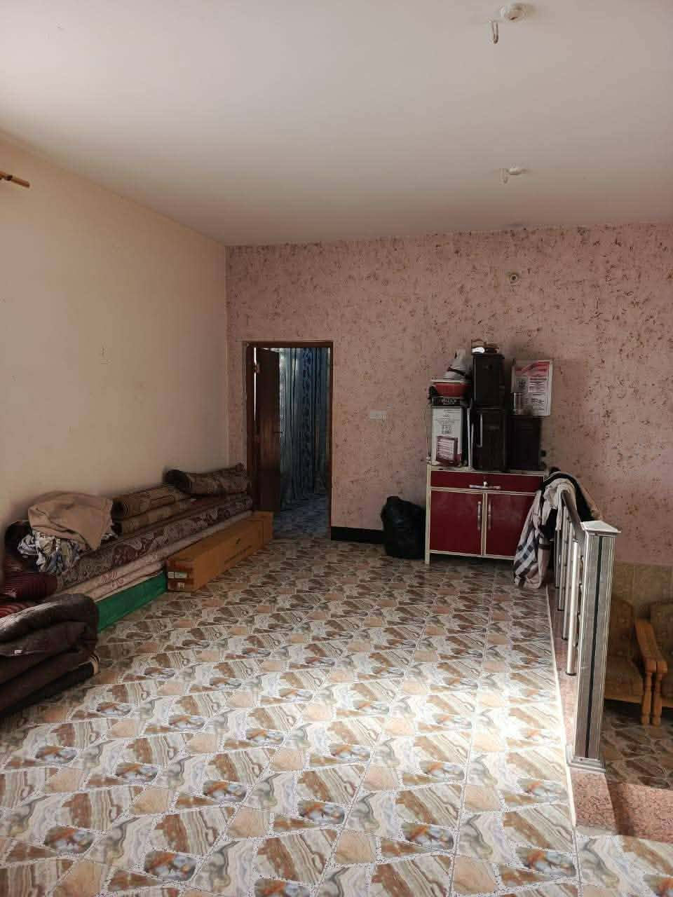 بيت للبيع ع شارع نهر فليح خلف مدرسة ساريه مباشر 
المساحه 250 نزال 15الوجه 17 طابقين مكمل من كلشي 
كامل هو والاثاث والسبالت 
السعر 150 مليون وبي مجال شي بسيط 
***********
طابو صرف
