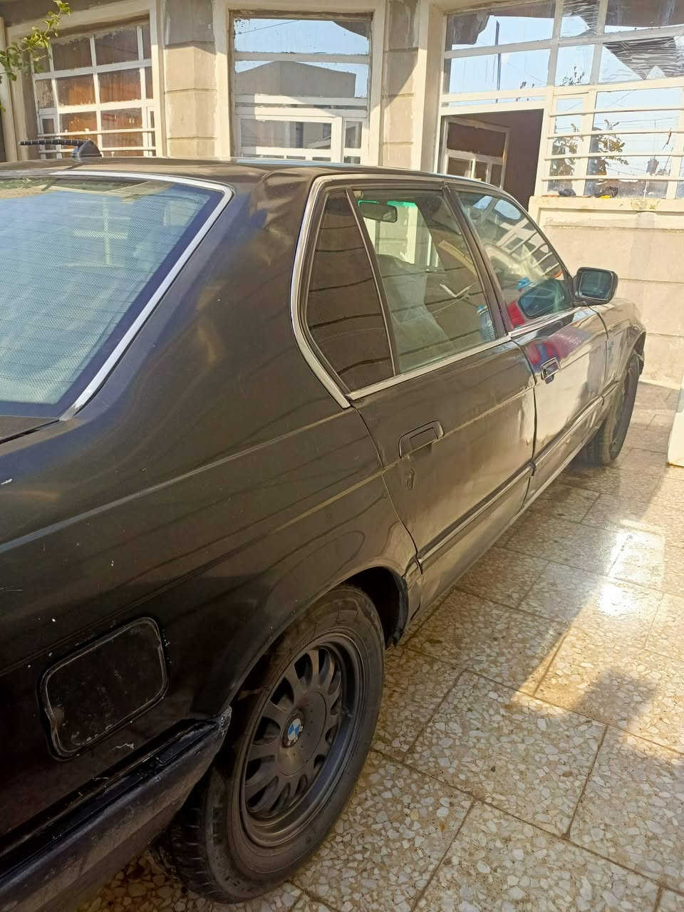 السلام عليكم
سيارة BM 735 موديل 90 رقم بغداد مشروع وطني 

بدون ضربة أو اخياس صبغ عام محرك وكير وغرفه وحدادية وتخم تاير كهربائيات كلها شغالة بجم عريض 

السعر 40 بيها مجال قليل 

مكان السيارة بغداد زعفرانية 

رقم الهاتف ***********
