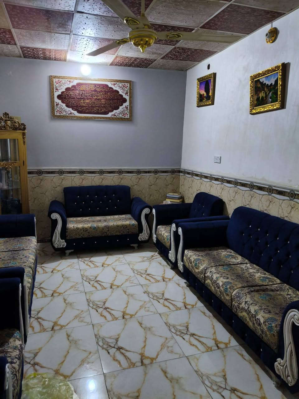 يوجد لدينا دار سكن للبيع حي الفداء مقاطعة ٢٢قرب الصيدليه ١٠٠م خلفي السعر ٦٣مليون مع المجال للاستفسار الاتصال ***********
