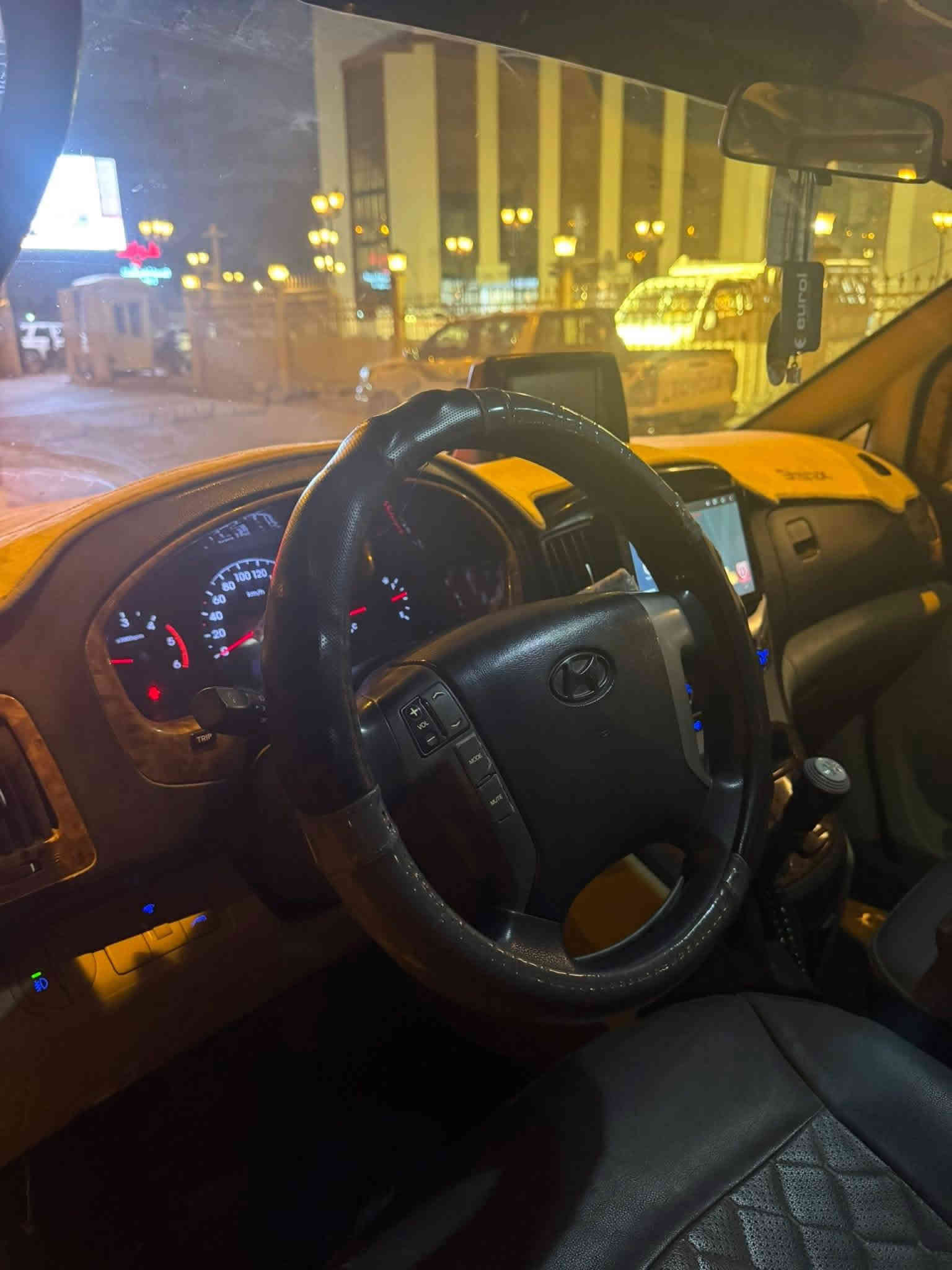 سلام عليكم للبيع هونداي ستاركس مفتوح 
موديل ٢٠١٧ ابيضّ 
فول مواصفات
رقم بغداد اجرة
بأسمي السنويه تحويل مباشر
محرك جديد 
صدر تخم تاير 
باتري جديد 
جاهزة من اي نقص بيهة صبغ جاملغ خلفي ايمن
سيباية ودبل دعاميات وتغليف كشنات جلد سيارة مصروف عليهة 
مكان السيارة بغداد 
***********
***********
