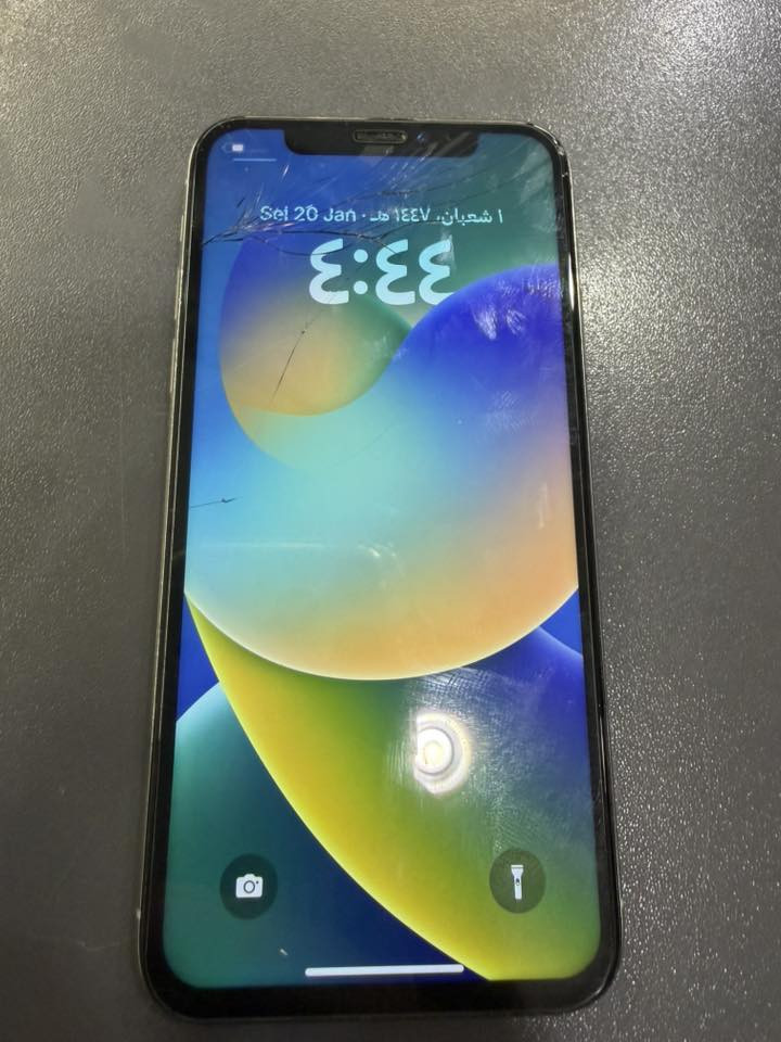 ايفون x
ذاكره ٦٤
 بطاريه ١٠٠
كلاس مفطره 
السعر ٧٥
مكاني حله 
***********
