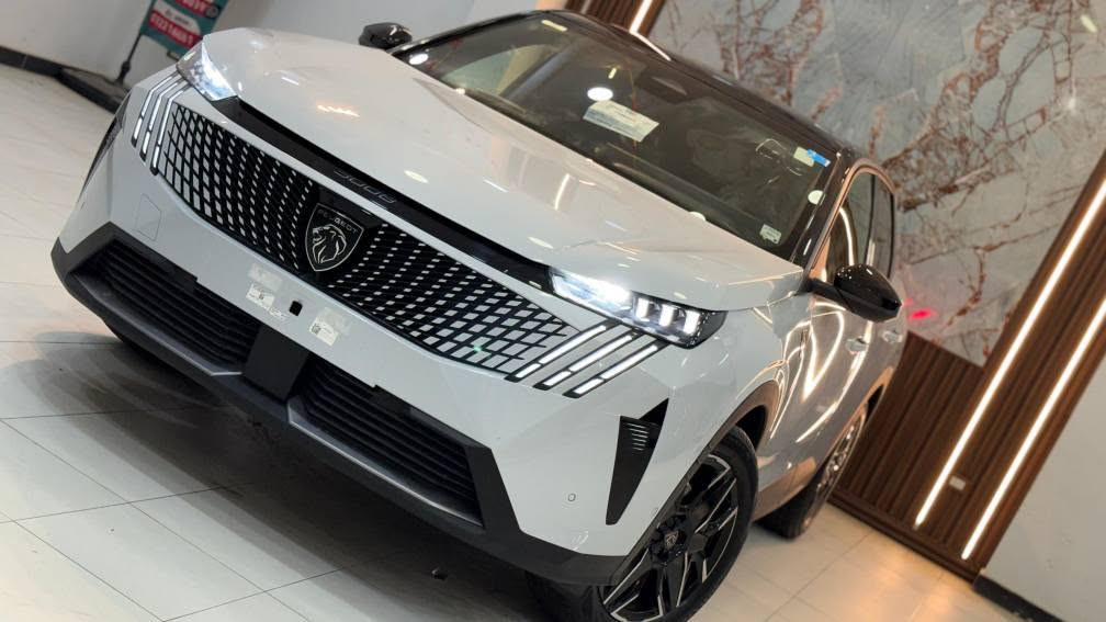 عربية أحلامك وصلت المعرض 

🚘🚘🚘Peugeot 3008 – أعلى فئة GT
✔ فخامة وراحة ما تتصوّر
✔ رفاهيه بلا حدود 👌

🕳️مواصفات قوة وجمال
🕳️ تصميم خارجي رياضي أنيق
🕳️سقف بانوراما
🕳️شاشة وسطية كبيرة
🕳️كاميرا 360°
🕳️ حساسات أمامية وخلفية
🕳️مثبت سرعة
🕳️جلد فخم داخل الكراسي
🕳️تحكم إلكتروني وثبات عالي

                      💰 سعر شرّس ومنافس💪💪
                            مفيهاش غلطة

زيرووووو
                        📌📌📌

✅الماركه//فرنسا 

✅الموديل // بيچو 3008🚨🚨

✅ السنه //2026🚘🚘🚘

✅ لم ترخص وكيل 

✅اللون //أبيض لون قلبك يا طيب😍😍

✅ الفئة //اعلي فئه Gt💪💪💪💪

 ✅ العداد // الف ك بس 💣

✅ زيرووو

____________________________________________

                                المحرك والأداء
🚨الموتور: 1.6 لتر تيربو بنزين — 4 سلندرات
🚨القوة: حوالي 180 حصان
🚨عزم الدوران: حوالي 300 نيوتن·متر
🚨الفتيس: أوتوماتيك 6 سرعات
🚨نظام الدفع: أمامي
🚨السرعة القصوى: حوالي 205 كم/س
🚨التسارع 0‑100 كم/س: حوالي 8.9 ثانية تقريبًا

✔ أداء ممتاز في فئتها — قوة وتسارع لطيف في المدينة والرحلات.  
🚙 العربية عائلية واسعة ومواصفاتها تنافس في فئتها من ناحية الراحة والتجهيزات مقابل السعر �
￼

————————————————————————⸻

                       🎯 التجهيزات الداخلية والخارجية

✔️اتنين  كرسي كهربا
✔️شنطه كهربا
✔ شاشة معلومات كبيرة + شاشة عدادات ديجيتال
✔ كاميرا 360°
✔ حساسات أمامية وخلفية
✔ سقف بانورامي
✔ فتحات تهوية خلفية
✔ مقاعد فخمة ممكن جلد عالي الجودة
✔ تحكم صوت على الدركسيون
✔ تكييف أوتوماتيك
✔ إضاءة ليد
✔ عجلات ألومنيوم رياضية
✔ أنظمة أمان حديثة مثل ABS وEBD
✔ نظام ثبات إلكتروني ومساعدات سواقة
✔ حماية وأمان عالي.  ￼

————————————————————————⸻

                                🔒 أنظمة الأمان

✔ وسائد هوائية متعددة
✔ نظام ABS + EBD
✔ تحذير مغادرة المسار (بعض النسخ)
✔ مثبت سرعة
✔ نظام مراقبة ضغط الإطارات
✔ كاميرات ومساعِد ركن
✔ أنظمة تحكم إلكترونية للثبات والسلامة  ￼

📌 باختصار: عربية SUV فاخرة قوية وأنيقة — أداء ممتع، تجهيزات راقية، ومظهر جذّاب ينافس في فئته بقوة 👍🏻👌🚗💥

✅متاح فيديو توضيحي للمصداقيه

ومتاح الكشف اي مكان💣🔥

⚠️الكشف إجباري وعل حسابي لو ثبت عكس كلامي👌👌

📍 مكان المعاينة -التجمع الخامس 
‏مراسلة Nour Al-Hawari عبر واتساب. https://wa.me/201027276980 القاهرة, مصر


**إذا كنت صاحب هذا الإعلان وتريد حذفه لأي سبب، رجاءا أرسل رسالة إلى الدعم الفني**