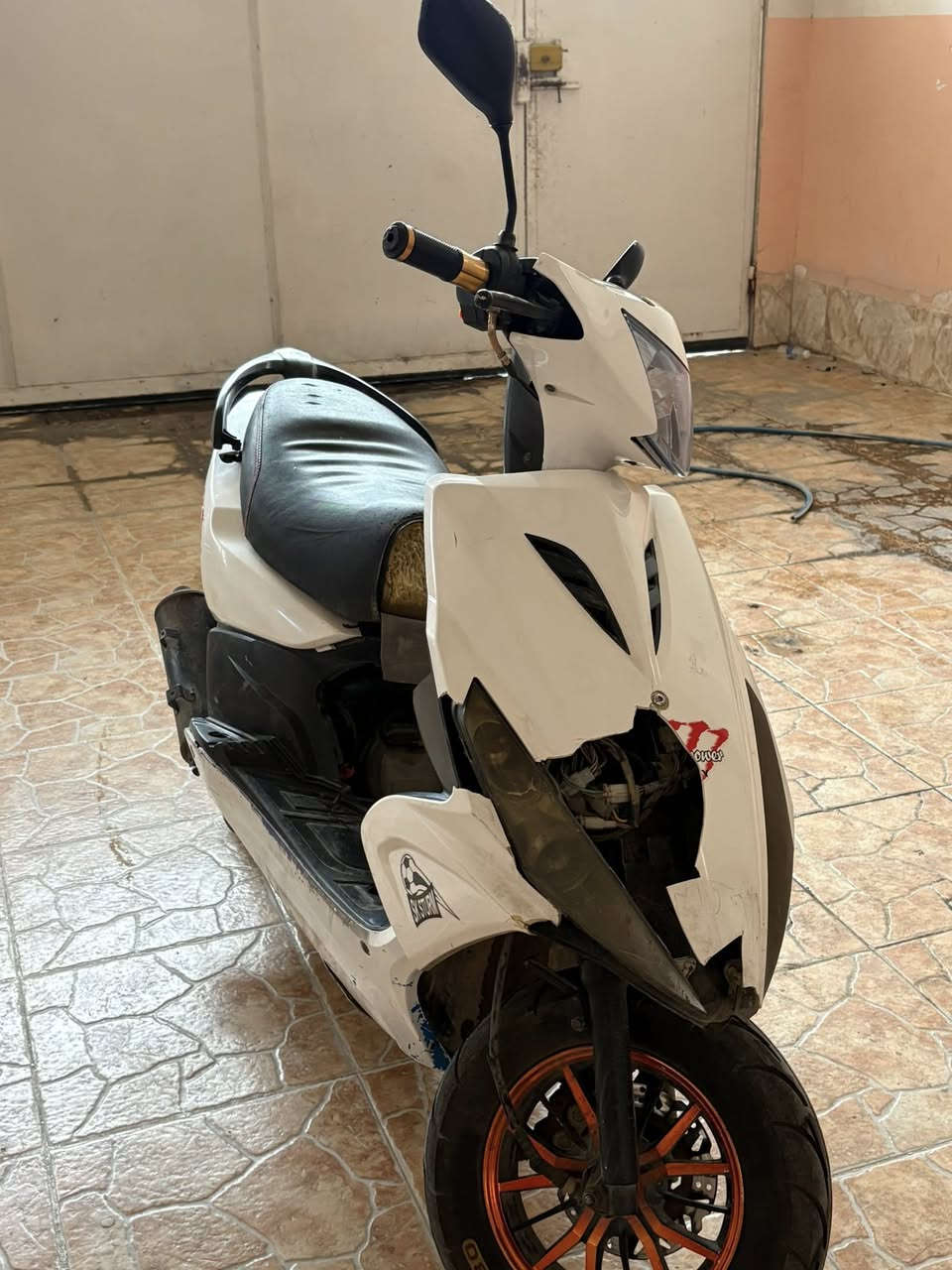 سلام عليكم
للبيع دراجه سلف وهندر يشتغل كامل 
فقط الكفرات تعبانه + بيها قطع بلواير مال لايت الامامي وبعد مابيها اي عيب
السعر 270 الف بيها مجال حك الجيه
الدراجه تلكوها بسنتر كوبرا مال العاب بلكورنيش
او اتصلو ***********
