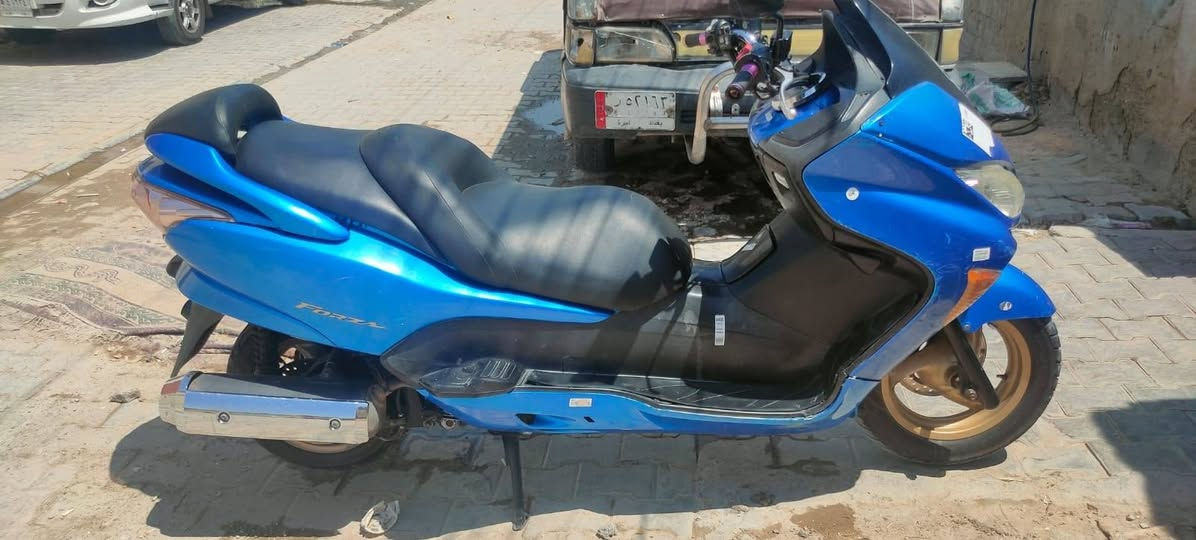 السلام عليكم فورزا09 للبيع السعر 950 الف وبيها مجال قليل مكاني المدينة ***********
