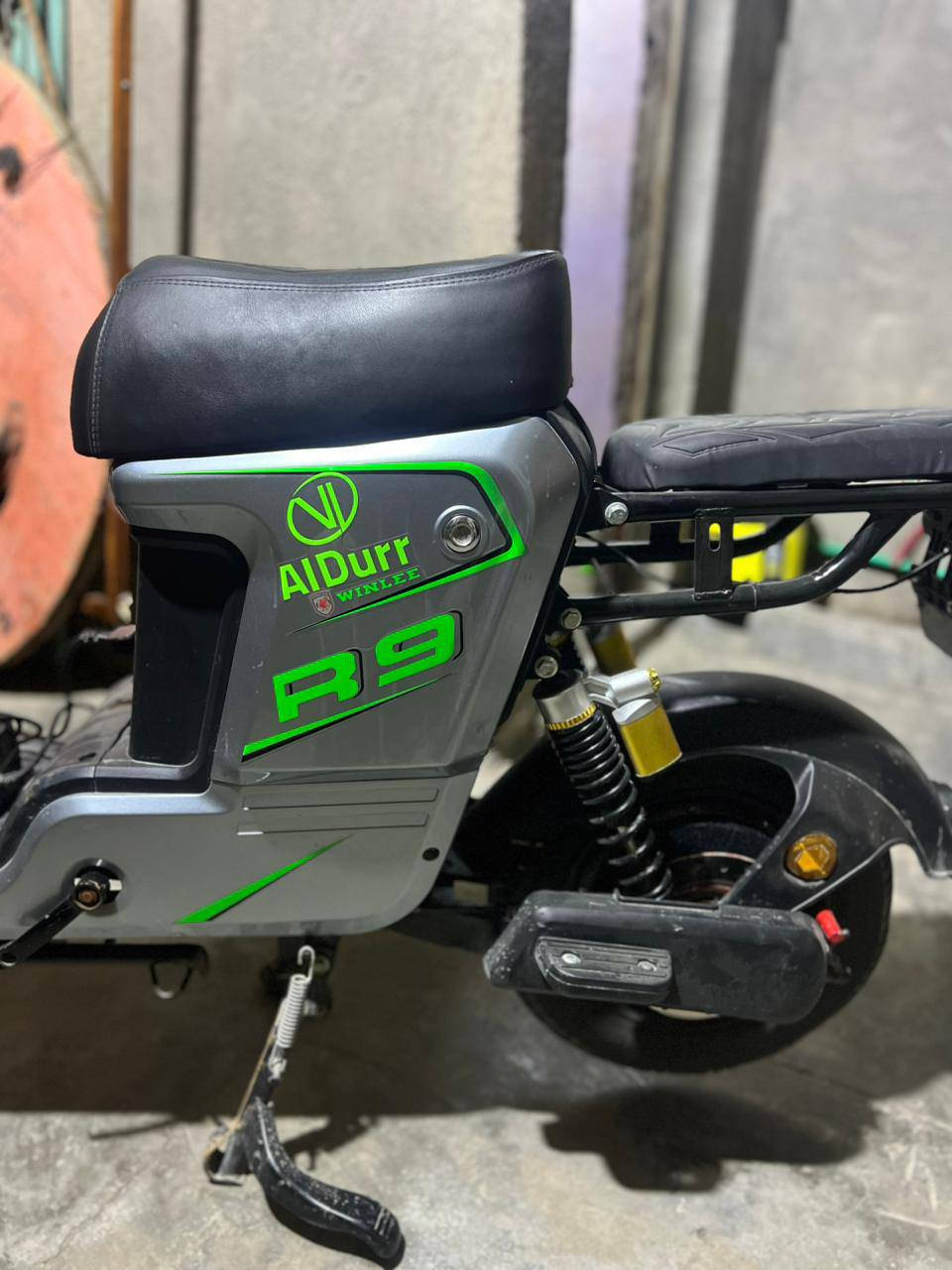 دراجة شحن نوع آر9 مديل 2025نضيفة كلش بطاريات إنتاج 2026
سعرها 450 وبيها مجال للشراي
مكاني بصرة حيانية شارع الطاك 
رقم تليفوني ***********
