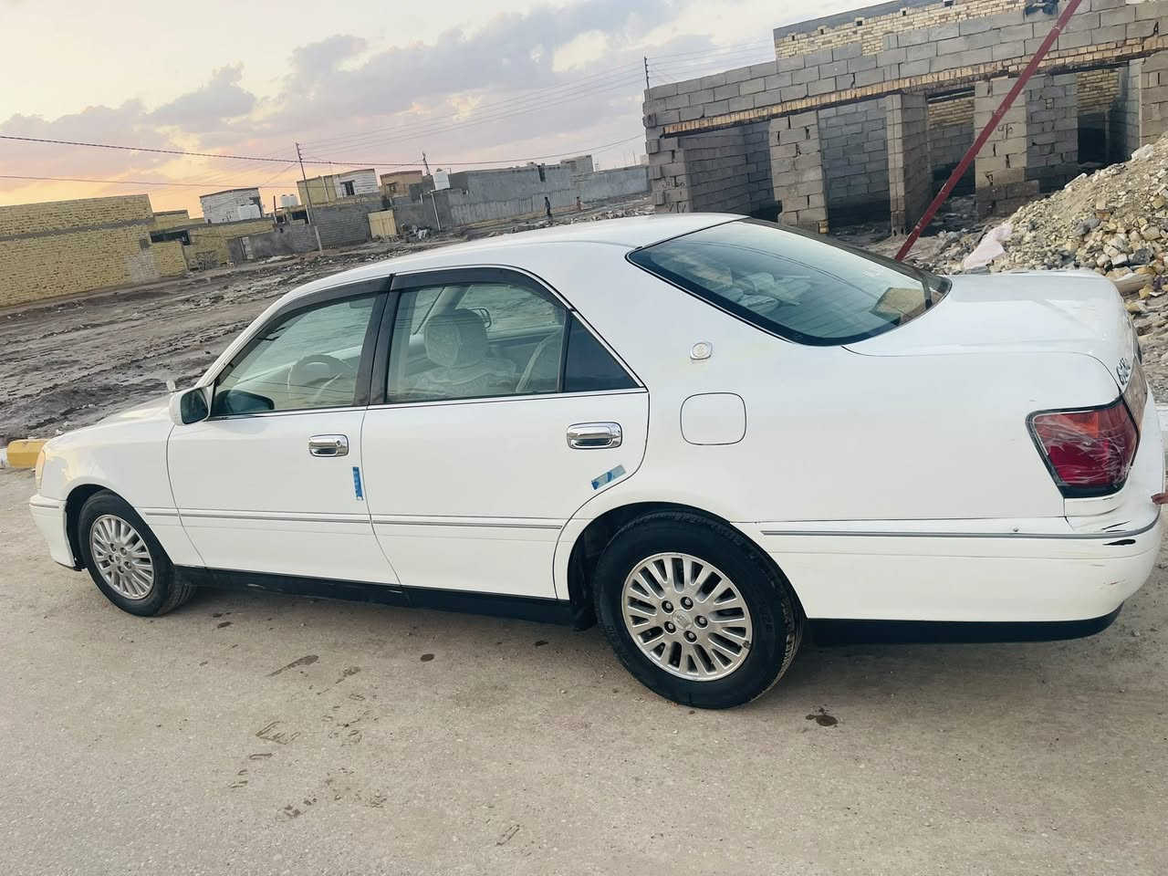 ملكة للبيع ارقام وسنويه انكليزي طبق الأصل متوم مكان السيارة بالشطره *********** السعر ب 32 مكينه فيفتي ابو الكلاص
