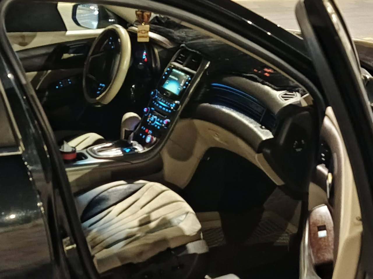 السلام عليكم
سعر 115 
خليجي 

ماليبو 2013 ltz 

فقط دعامية مصبوغه 

حداديه كاملة مبدلة امامي وخلفي قبل شهر 

عليها عدسات لد كلش قوي 

دهن الكير مبدل امزويل كلف 250 الف تقريبا من الحسام 

دهن المكينه كلة اكسادو بلاك ادشن من الحسام اللتر ب22

بيها كامرة مال حوادث + داتا شو عرض اعطال + بردات تعتيم 100% كويتي  

مكانها كربلاء 

***********
