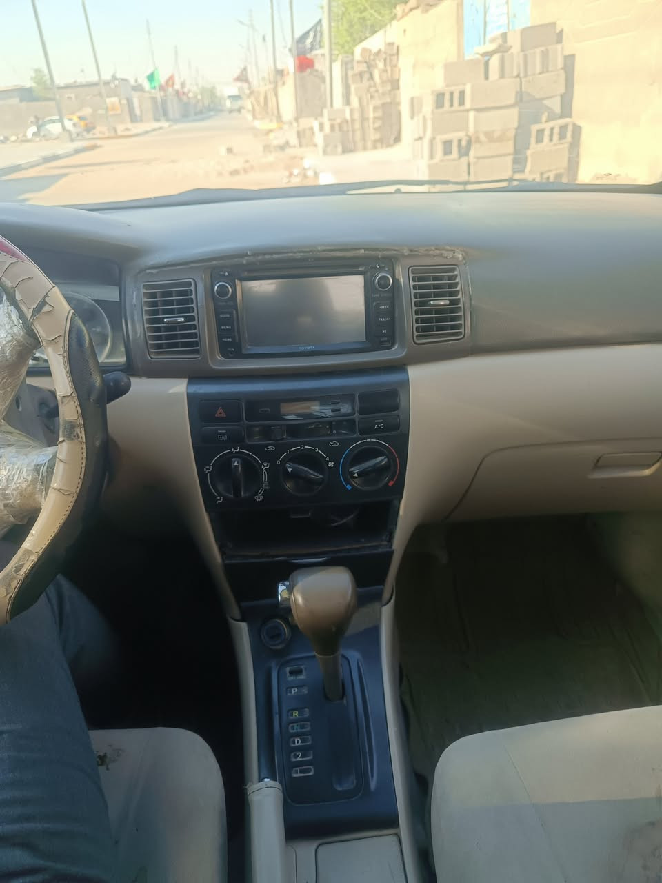 سياره كورلا موديل 2004 سياره بيها جفية على قمارة مكينه و كير و منظومة تبريد  سعر ٤٣ ***********
