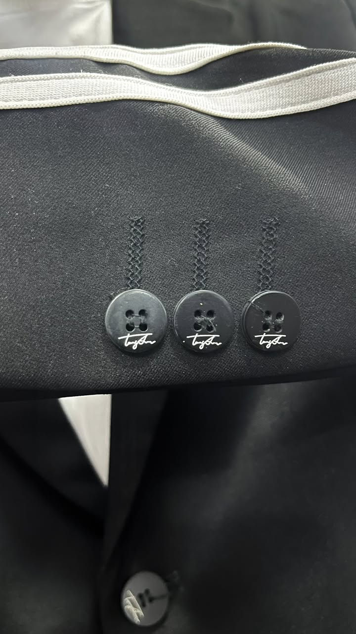 بدلة سبورت بنطرون + ستره
adidas x balenciaga ماركة
تلبس وزن 70 الى 80
مستعملة لبستين فقط
سعرها بالموقع 3132$
سعر البيع $400
متوفر توصيل جميع محافظات العراق 🚚
للأستفسار أكثر *********** ☎️
