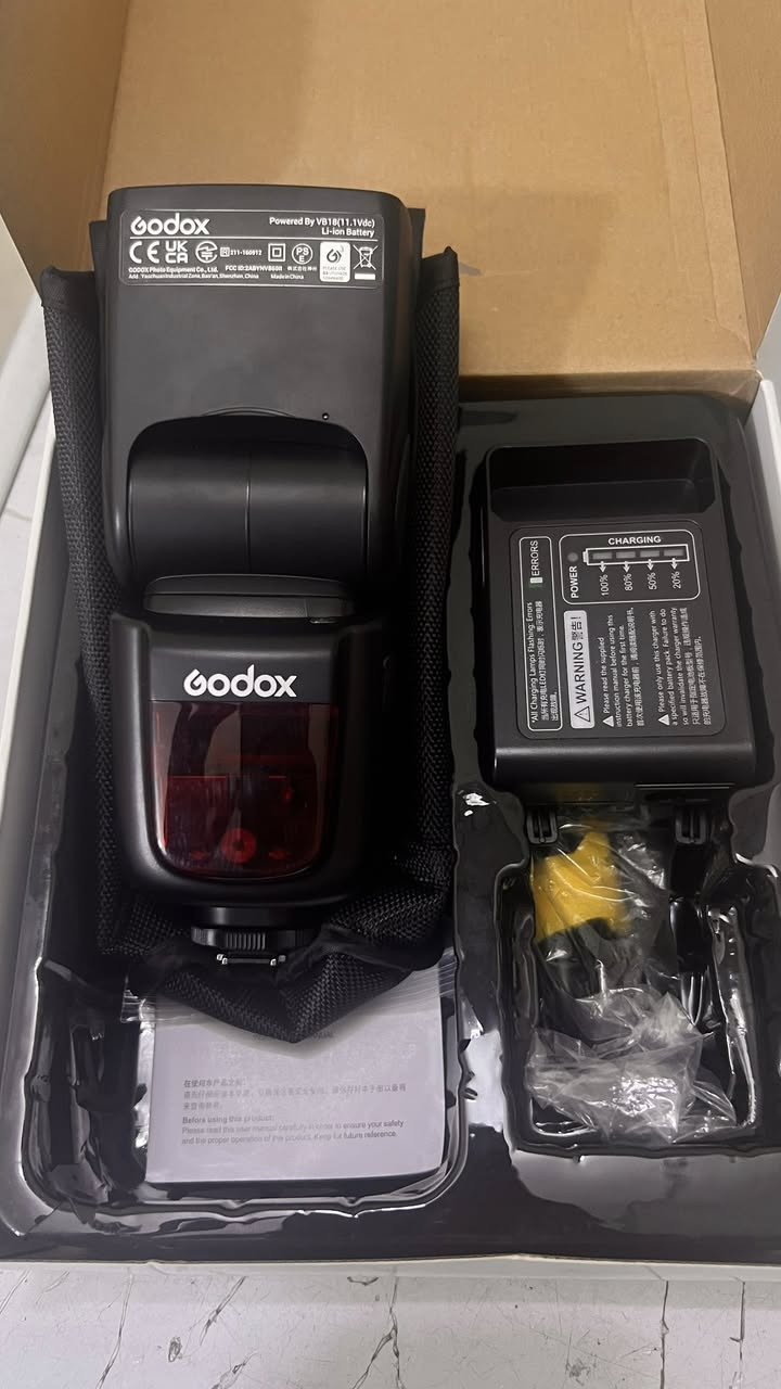 السلام عليكم 
للبيع الاضائة ad300proجديدة غير مستعمله مجرد فحص 
سبيد ||v860جديد غير مستخدم فقط فحص 
عدسه سوني 85فتحه 1.8
التواصل خاص عنوان بغداد 
***********
