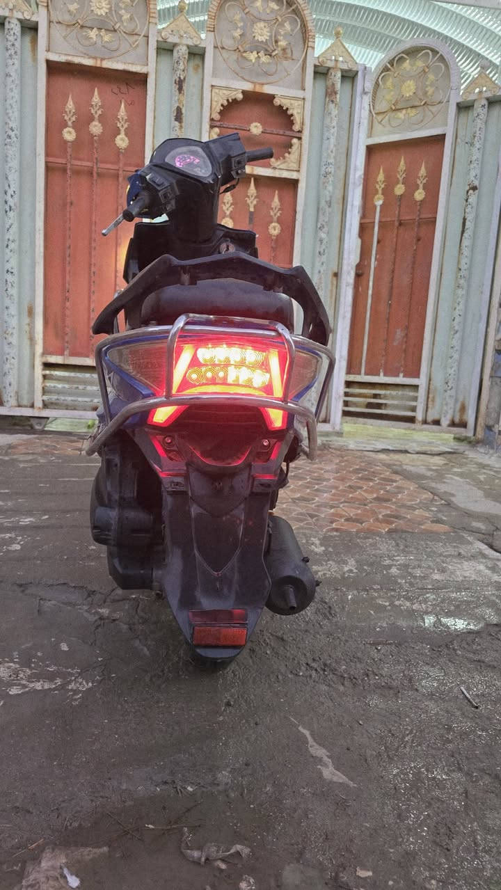 دراجه هوشه. ٢٠٢٢
مجفته شغاله نكره سلف.  كهربائيات كله شغاله 
مرتبه فول كلشي مبدل بيه جديد 
كلج  خلفي وامامي جديد
كويل جديد 
سلف جديد 
كتف شحن جديد 
باتري جديد 
دراجه خير من الله بس بانزين ودهن  سعر ٤٢٥وبيه مجال مكان رفاعي حي الكرامه


**إذا كنت صاحب هذا الإعلان وتريد حذفه لأي سبب، رجاءا أرسل رسالة إلى الدعم الفني**