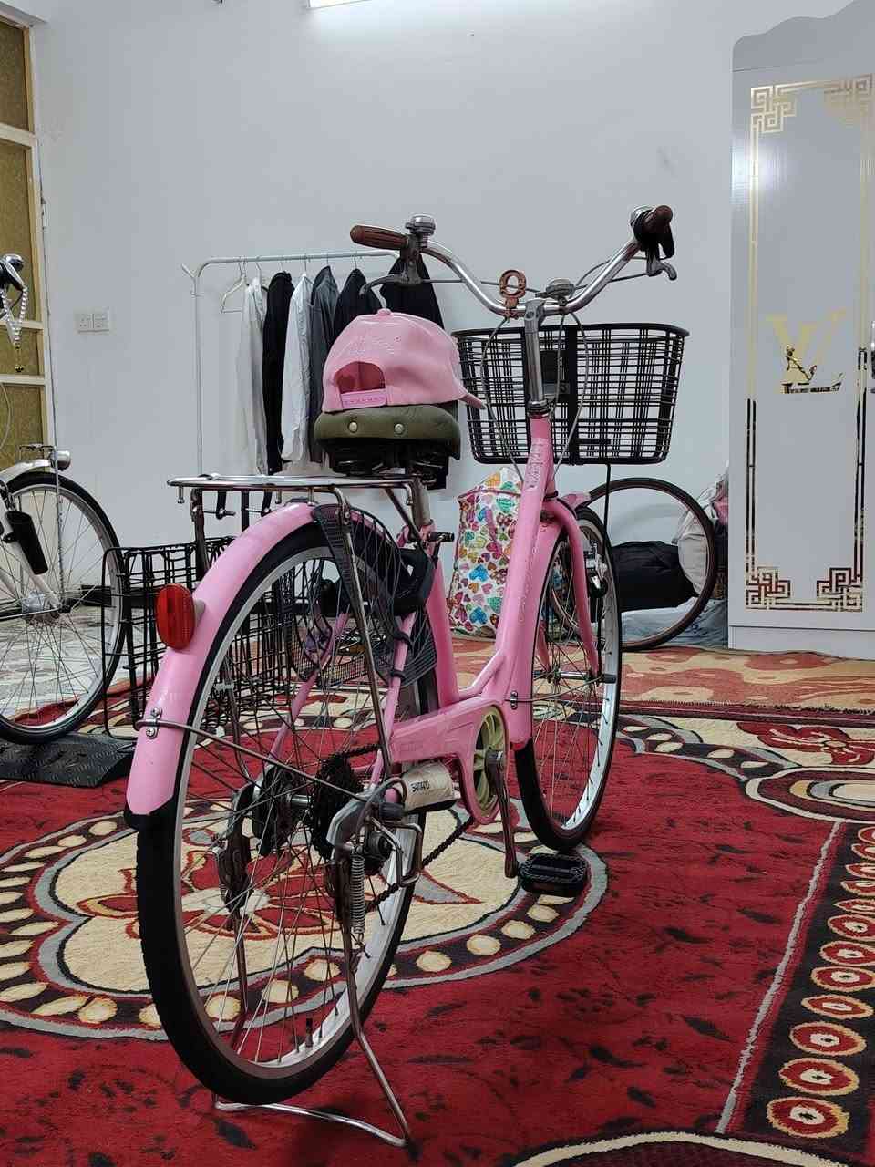 من رخصه صاحب الكروب السلام عليكم بايسكل رنبه للبيع مستخدم قليل كلُش استخدامي الشخصي نضافه 90%100 لشه المنيوم عكرب 6 نمره يتحمل وزن للـ 170 كيلو حجم 26 بايسكل ابحاله الرنبه تاخذه ما تصرف عليه ربع مكاني بغداد الدوره ابودشير سعر 125 و بي مجال رقمي *********** متوفر واتساب و اتصال على الشريحه
