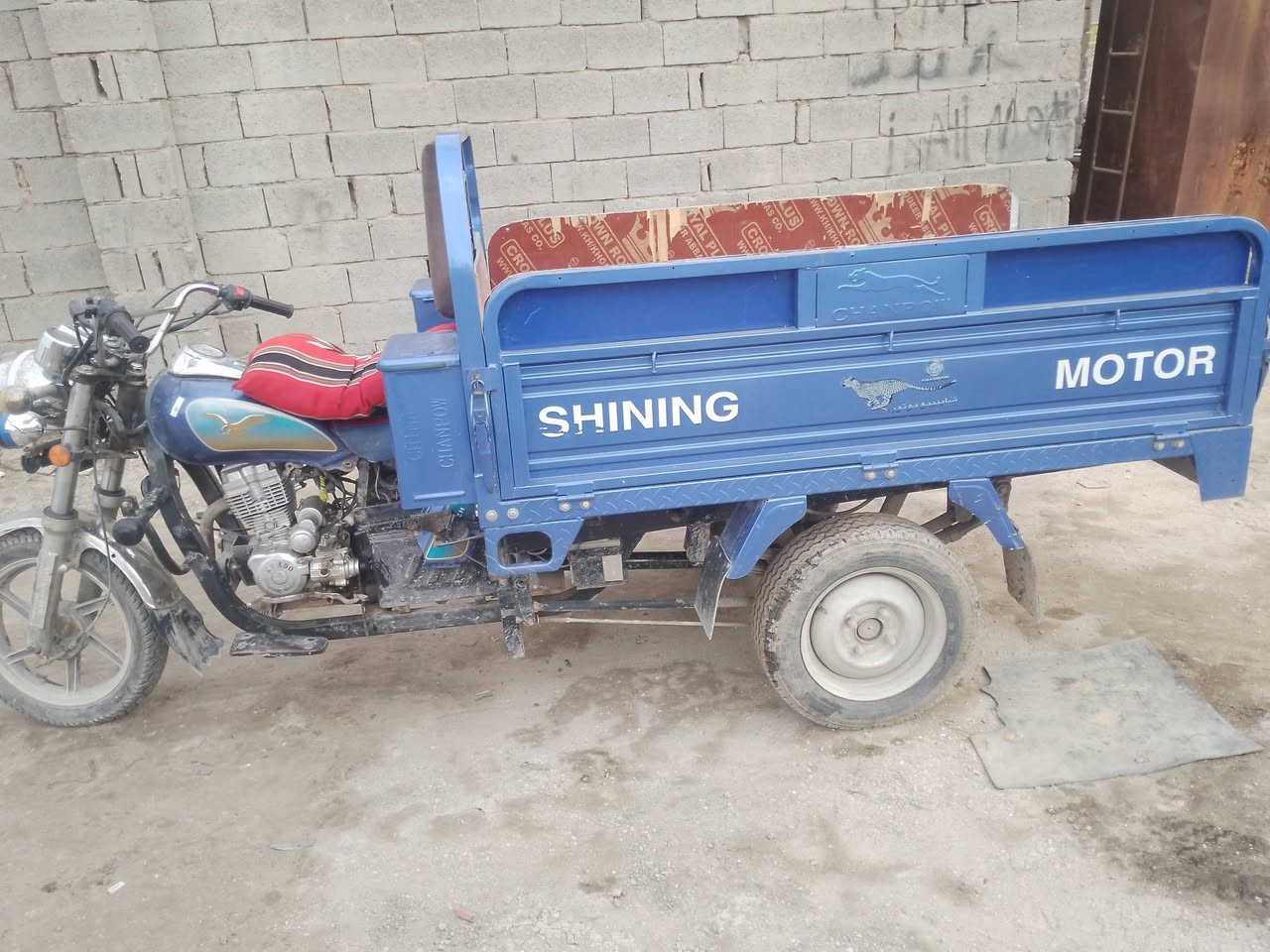 السلام عليكم ستوتة مديل 23 اوراق اصولي محركة تعبان يدخن بس كشرها نضيف شاصي مكفول بلواقع احلة سعرها مليونين ومية وخمسين وبيها مجال لشراي مكاني كربلاء رقمي ***********
