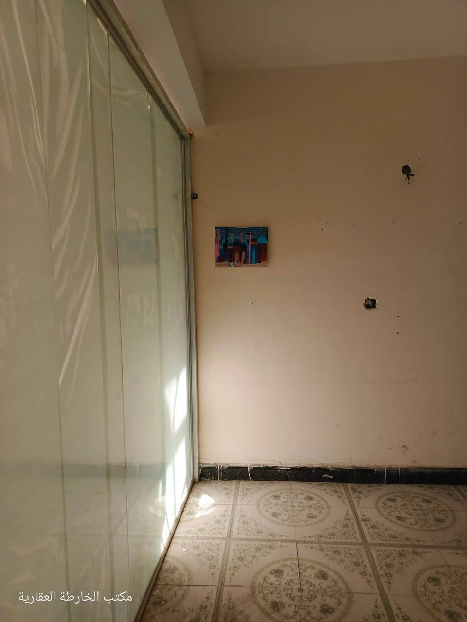 شقه تجاريه للايجار 
تقع في الكرامه سنتر على شارع المشجر قرب اسواق المستقبل قرب كليه المستقبل سابقا
ترهم مكتب او صالون
مكتب الخارطه العقاريه
***********
