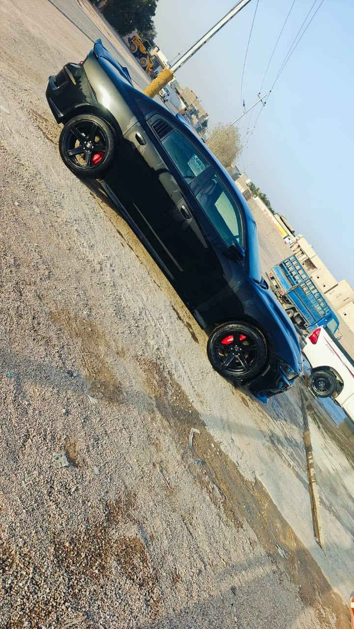 السلام عليكم جارجر لبيع موديل 2017 رقم اربيل سنويه جديده مكينه 3600 سياره فول عده الفتحه حادثهه جاملغ وبنيد بس مكان السياره بصره هاتف ***********
