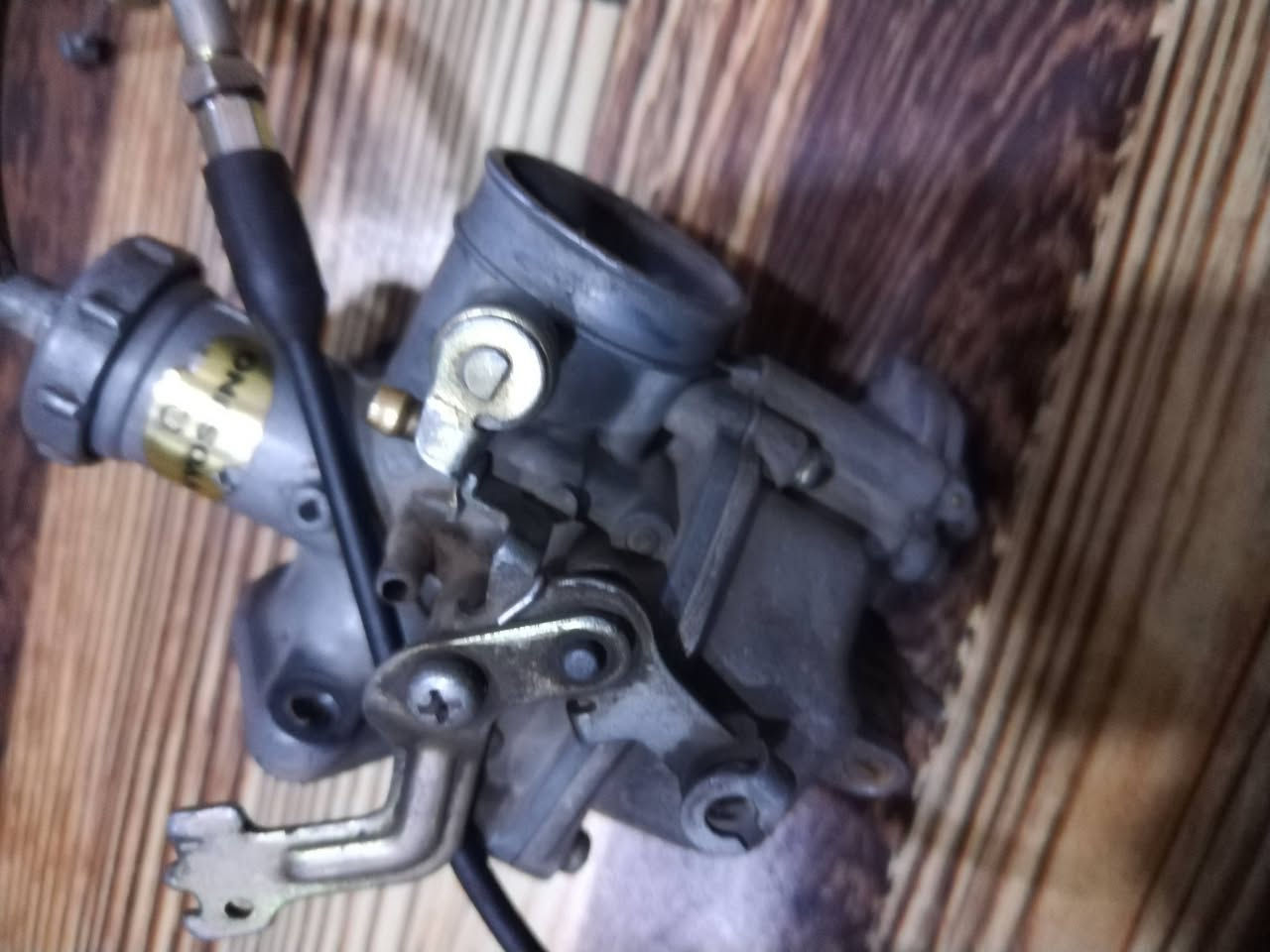 سلام عليكم كابريتر يومها قفاز جبلي هيه واير بانزين اصليه ونضيفه تواصل ***********
