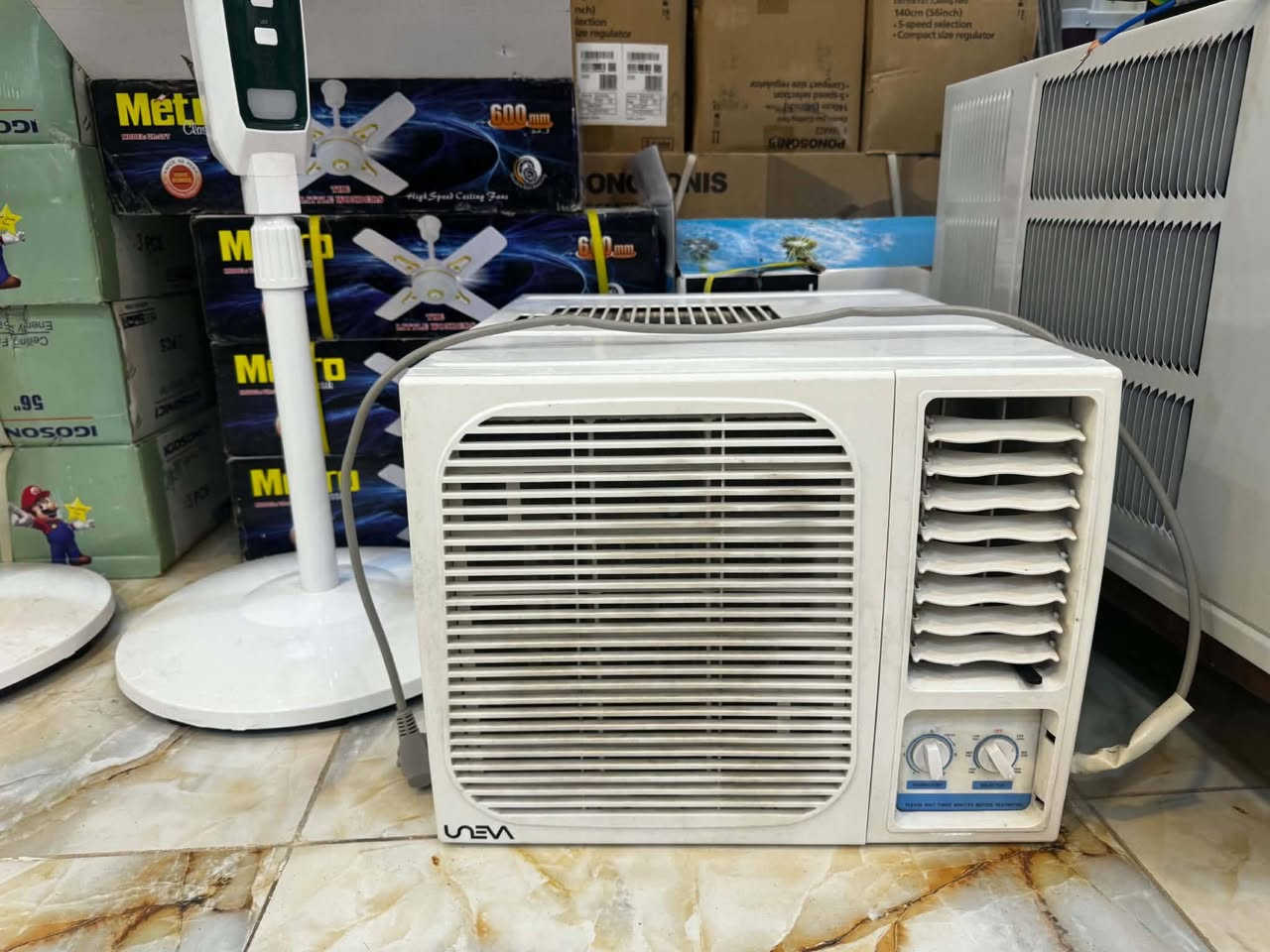 مكيف 1 طن للبيع
جديد استخدام كلش قليل و نظافة فول 
وانضف  من الصورة السعر 250 وبي مجال
للاستفسار التواصل مع الرقم ***********
