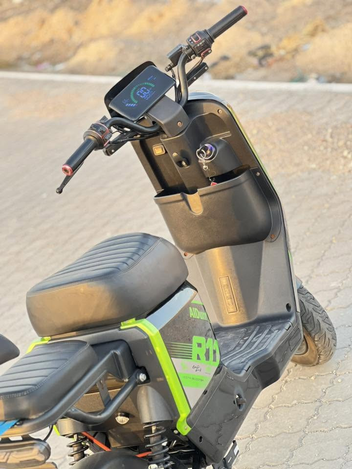 R11
للبيع فول مواصفات 
هورن
بريكات دسكات يمنى ويسرى
سماعة بلوتوث
اشاير رباعي يمنى يسرى
سرعتها 109 الحقيقي 60
4نمر 
ملف 1800
شلعة ونهضه كلش قوية
5 بطاريات 32أمبير وينلي 
الاصليات وكيل مديل 2026 بحالة جداً ممتازة
لايتاات عالي ناصي
نضام البگ R رجوع خلفي 
 ملحقات شاحنة الاصلية+ مرايات
+كفات
+زنجيل
الدراجة نضيفه كلش وما بيها اي خلل
مع كامل ملحقاتها استعمال قليل ما متعوبة
السعر 550 وبيها مجال للشراي
مكاني البصرة القبلة
رقمي ***********
