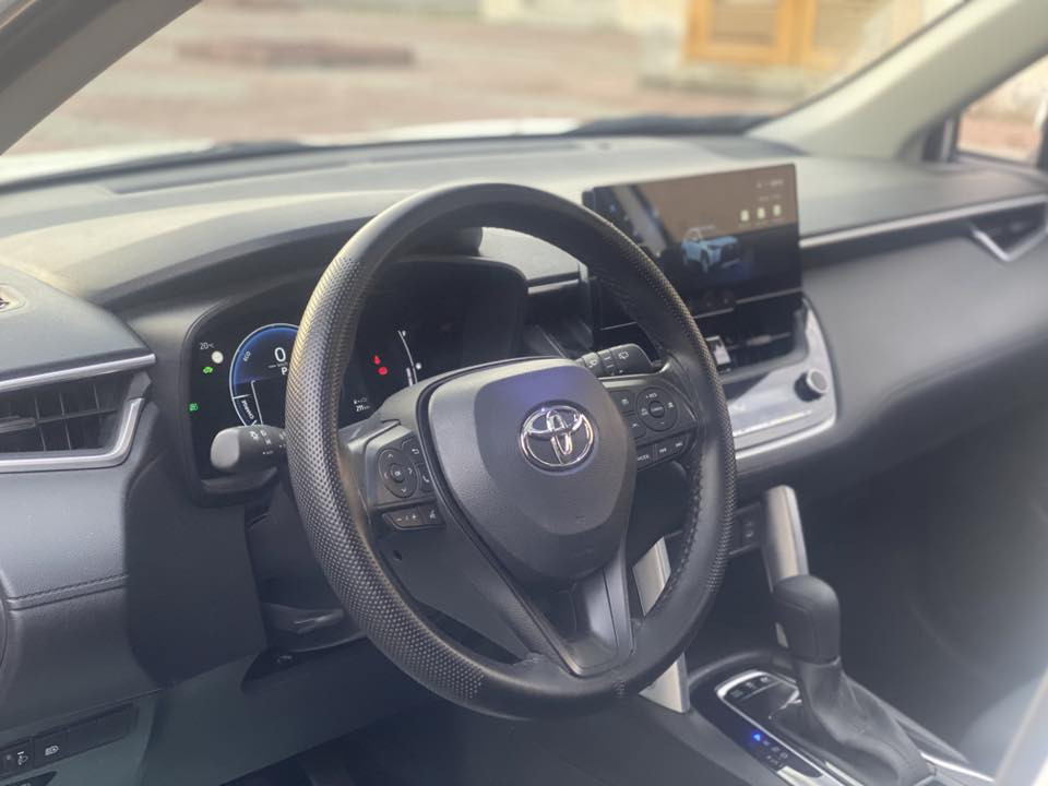 كورلا كروس موديل 2024 جديدة بدون صبغ او بارد او تبديل او فتح  ***********
