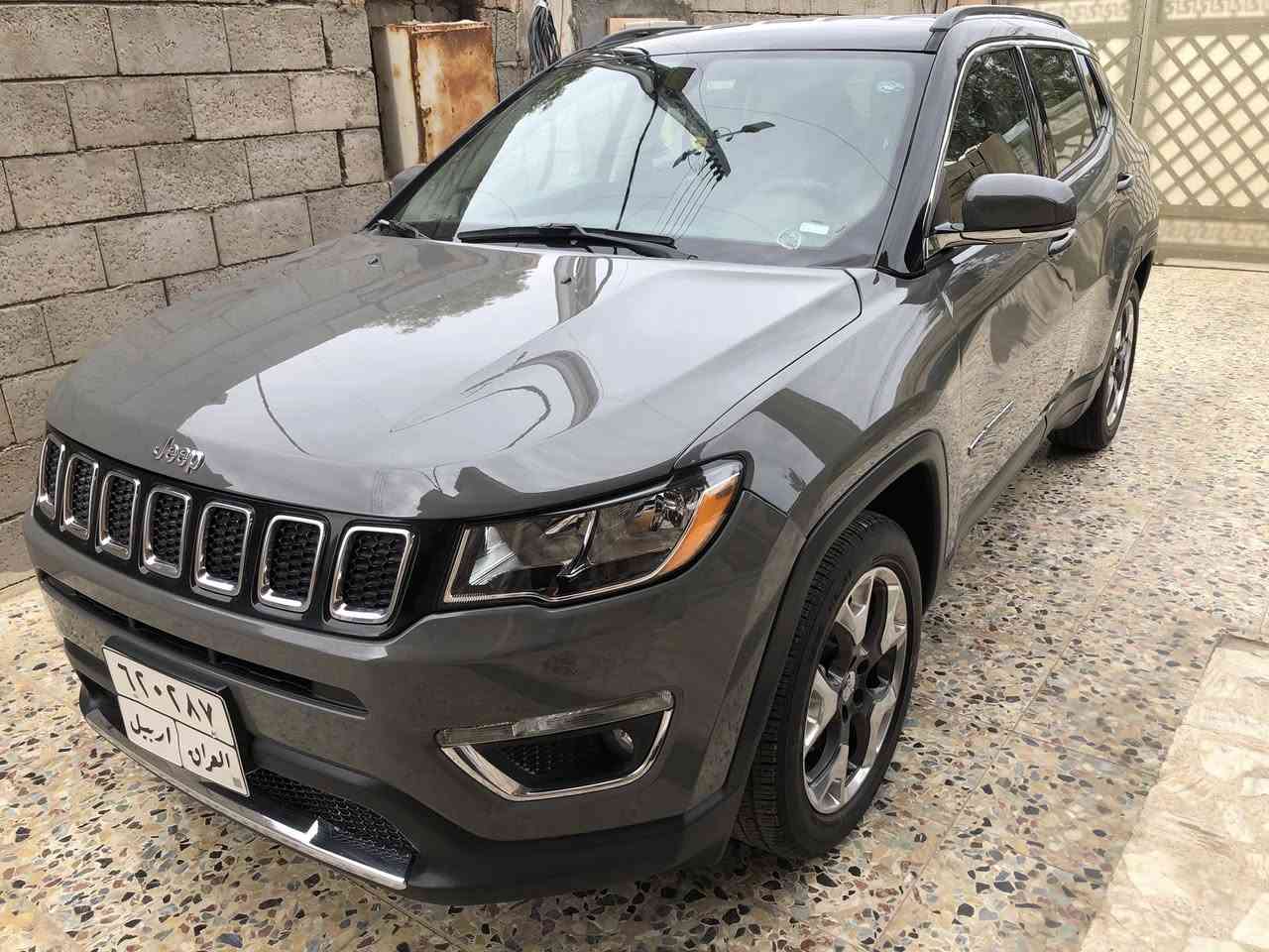 السلام عليكم.
سيارة جيب كومباس لمتد 2019 محرك 2400 جميع مواصفات الكومباس موجوده ما عدا البونراما لون مميز اسمنتي تحكم ستيرن تشغيل عن بعد شاشه كبيره . الضرر موضح في الصور السعر  الإتصال على الرقم المذكور بي واتس اب السيارة تحويل ثاني يوم يعني باسمي والرزق على الله ومن الله التوفيق . *********** .
