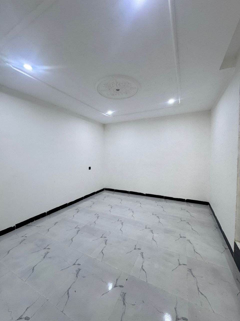 للبيع في اربيل حي 8 حصاروك  
سند طابو يتسجل بإسم اي عراقي
مساحة 125M+125M طابقين 
يتكون من⤵️
➖4غرف نوم 
➖استقبال
➖صاله
➖مطبخ
➖مجموعه صحيات
➖كراج
السعر 6 دفاتر و 60 ورقة فقط 

☎️📞 للاستفسار والتفاصيل:

***********(واتساب-اتصال)
***********(واتساب-اتصال)
***********(واتساب-اتصال)
————-⸻
🔹 إذا لم يكن هذا العقار مناسب لرغبتكم أو امكانيتكم ، زوروا قناتنا على التلكرام وتصفحوا مئات العروض الأخرى
https://t.me/qallaynwe 👈🏻 أربيل, العراق
