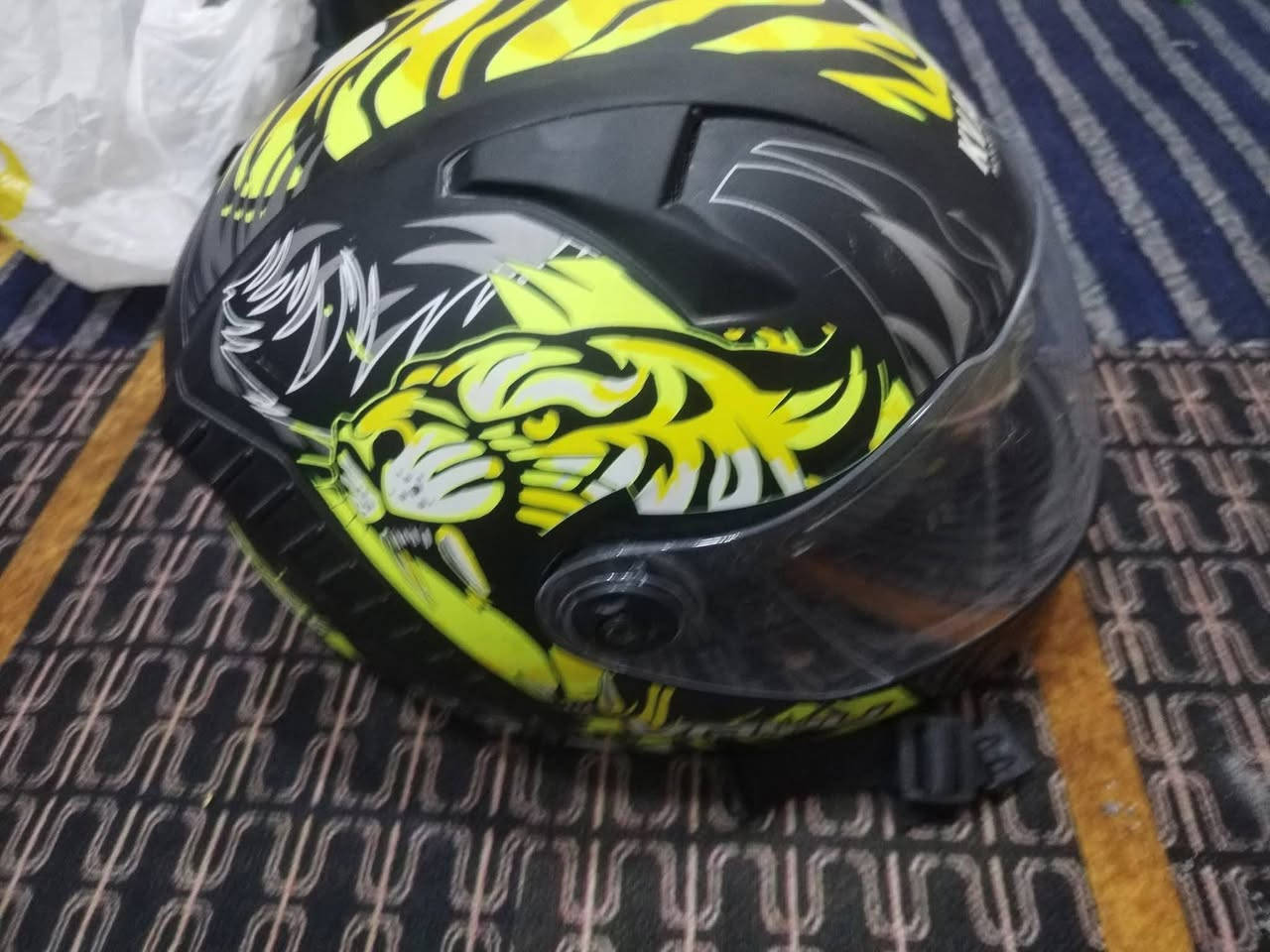 السلام عليكم.     خوذه kvauto اصليه ممستعمله ابد ونضيفه كلش مثل مامبين بل صوره 30 وبيهه مجال


**إذا كنت صاحب هذا الإعلان وتريد حذفه لأي سبب، رجاءا أرسل رسالة إلى الدعم الفني**