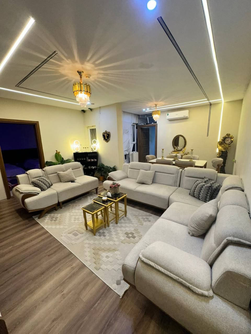 🏡 شقة للبيع في مجمع كوردستان سيتي

📍 الموقع: مجمع كوردستان سيتي
📐 المساحة: 148 متر مربع
🛏️ 3 غرف نوم
🛋️ صالة واسعة
🍽️ مطبخ
🚿 حمامات
🌅 بلكون
🚗 موقف سيارات

شقة مناسبة للسكن العائلي، ضمن مجمع متكامل الخدمات والأمان.

💰 السعر: يذكر عند الاتصال

للاستفسار والمعاينة:
واتساب***********
اتصال***********
#عقارات_وسام_في_اربيل
