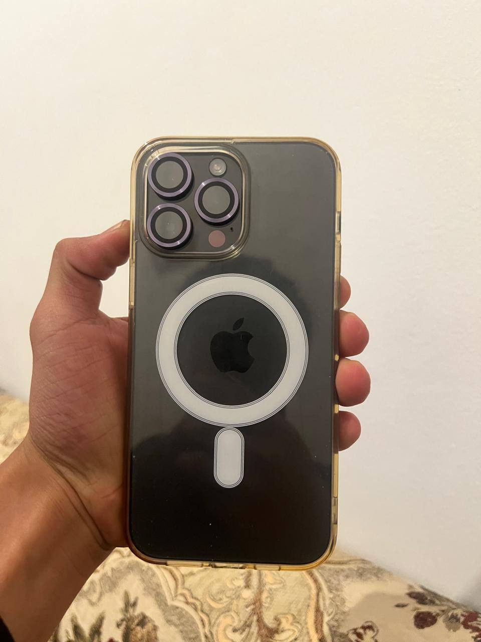 سلام عليكم ايفون 14 بروماكس 
ذاكره 512 
بطاريه 93 
جهاز نضيف ومكفول من زلغ 
كامل ملحقات كارتون وكيبل 
سعره 860 الف قفل من اخير 
*********** واتساب
