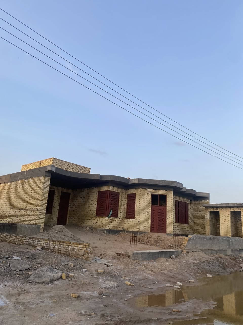 سلام عليكم بيت هيكل للبيع مساحه ٨٠٠ 
قرب كريم فرحان 
***********
