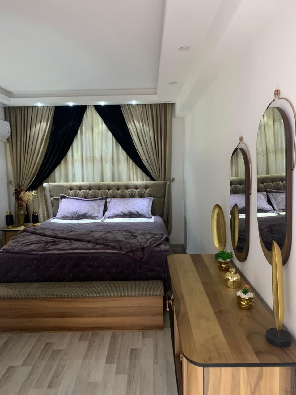 سلام عليكم شقه البيع عماره 15طابق2شقه8هيه والثاث  شقه ماناقصه اي شي تخبل شقه شوفه بعينك  رقم تواصل وتساب ***********وسعر خاص
