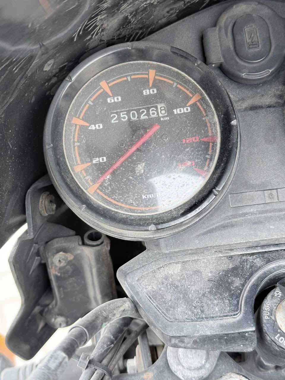 السلام عليكم دراجة بوكسر 2020 رقم انكليزي سنوية باسمي دراجة جاهزه من كلشي مكينة ما مفتوحة دراجة استخدام شخصي ماشية 25 الف حقيقي كهربائيات كلها شغالة سلف باتري كابريتر جديد ما متعوبة العنوان بصرة ابي الخصيب محيلة السعر مليونين وربع وبيها مجال حك الجية ***********
