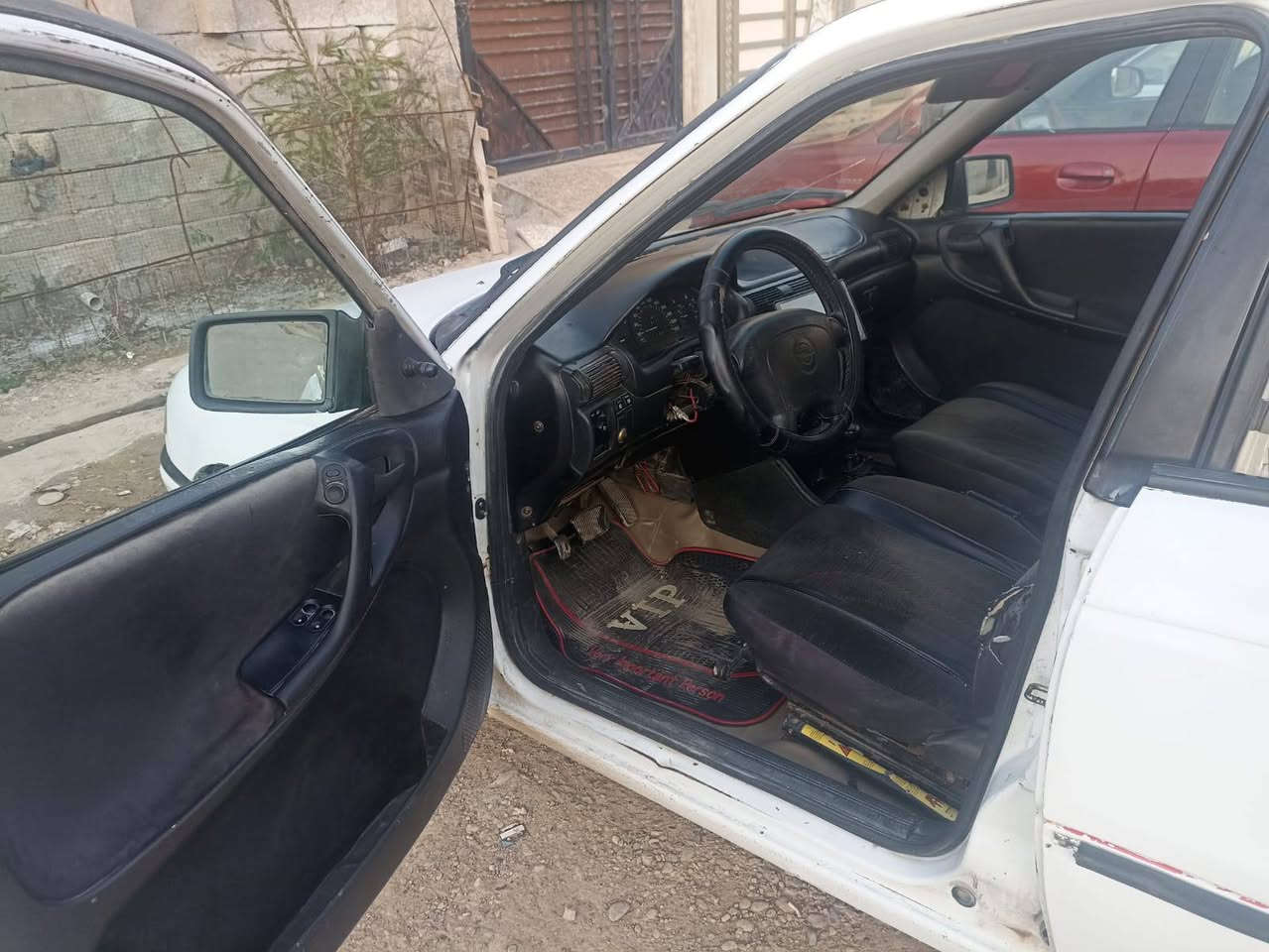 اوبل استرا للبيع موديل 94
حجم 20 محور 18 
كابون بيها ماستر
بسمي شرط الوكاله والتحويل
كير شرط محرك شرط 
مكان السياره موصل ايسر
سعر 37 بيها مجل
Abu Heba 
***********
***********
