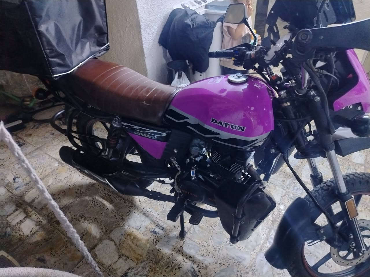 سلام عليكم ورحمة الله وبركاته دراجه دايوان موديل 2023 رقم بغداد تحويل ثاني يوم كفاله عامه برغي ما مفتوح بيها فقط دبل الأمامي واحد كايم السعر مليونين 450وبيه مجال الطيبين العنوان بغداد مدينه الصدر ***********
