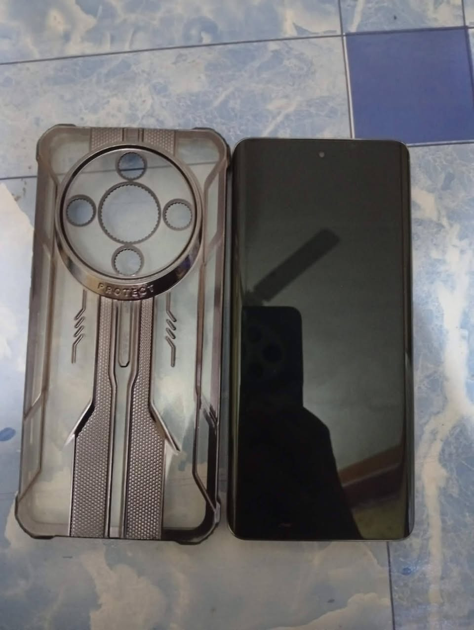 السلام عليكم تليفون HONOR X9b 5G يلبيع مستخدم قليل سعر خاص موجود ماسنجر ورقم ***********
