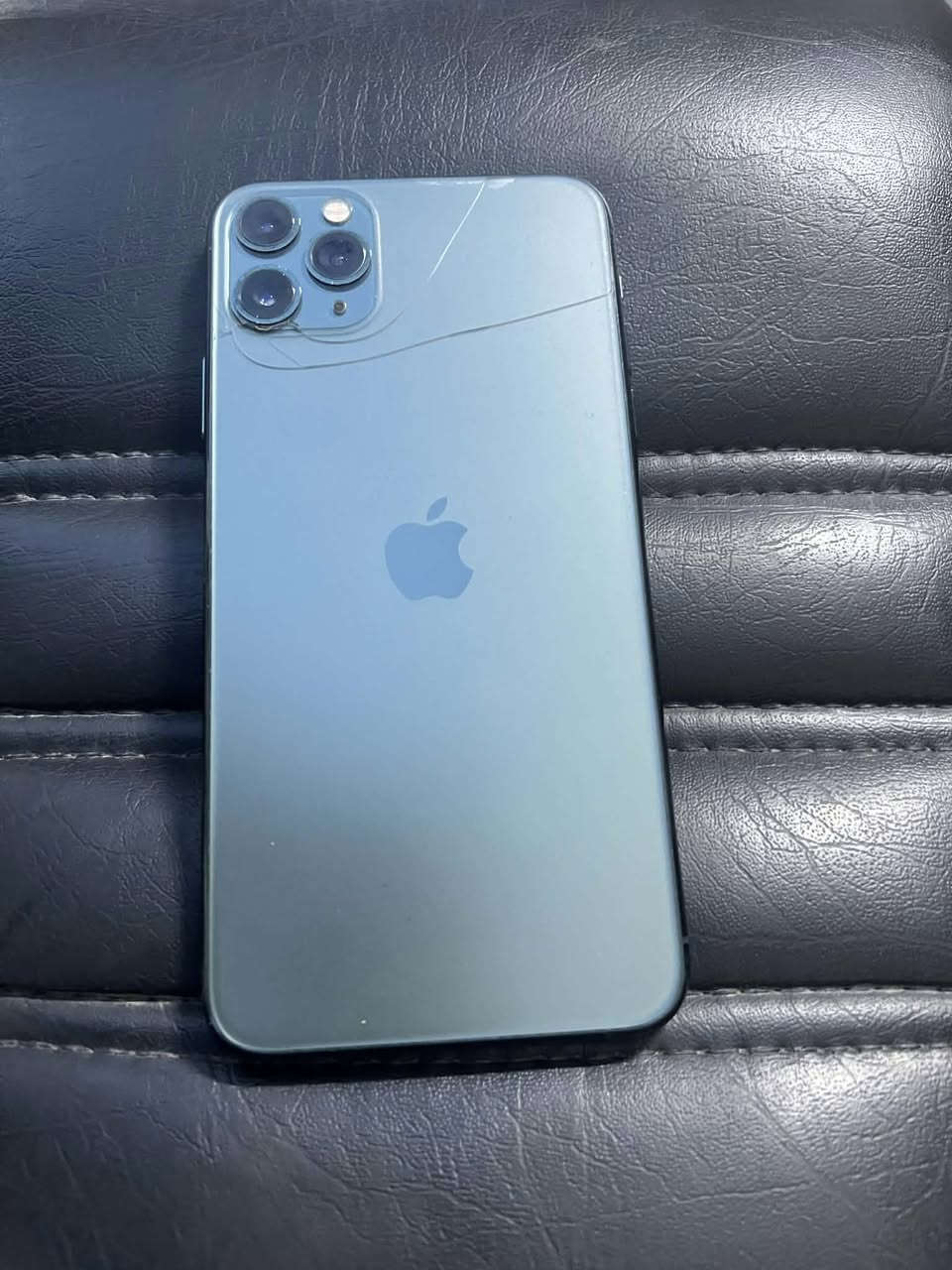ايفون ١١ برو ماكس الجهاز نضيف بلادي كلشي ما مبدل بي البطاريه ٧٦ وبي فقط هاذا الفطر الزغير الي بل ضهر و ما مئثر بي ابد جهاز حلو ويخبل السعر خاص اتصال ***********
