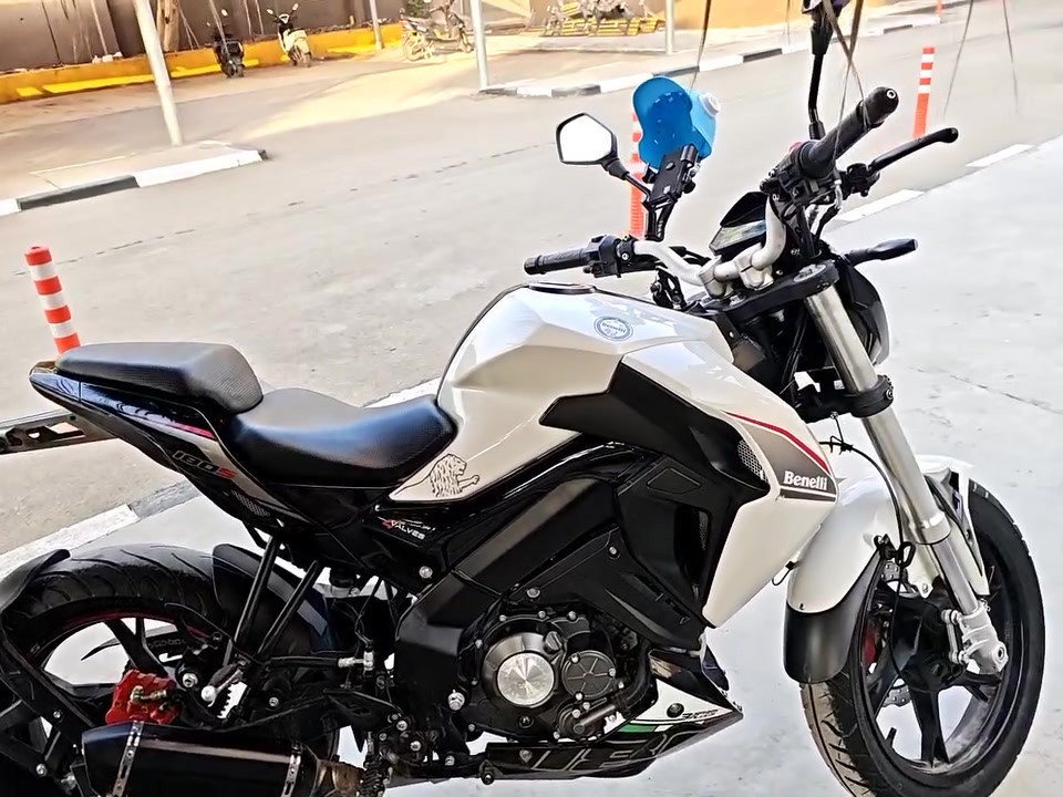 Benelli 180s
ماشية 30 الف 
دراجة نظيفة جداً مداريهة كلش
دهن وكالة موتوريكس
بانزين كلة محسن
***********
***********
متوفر واتس
