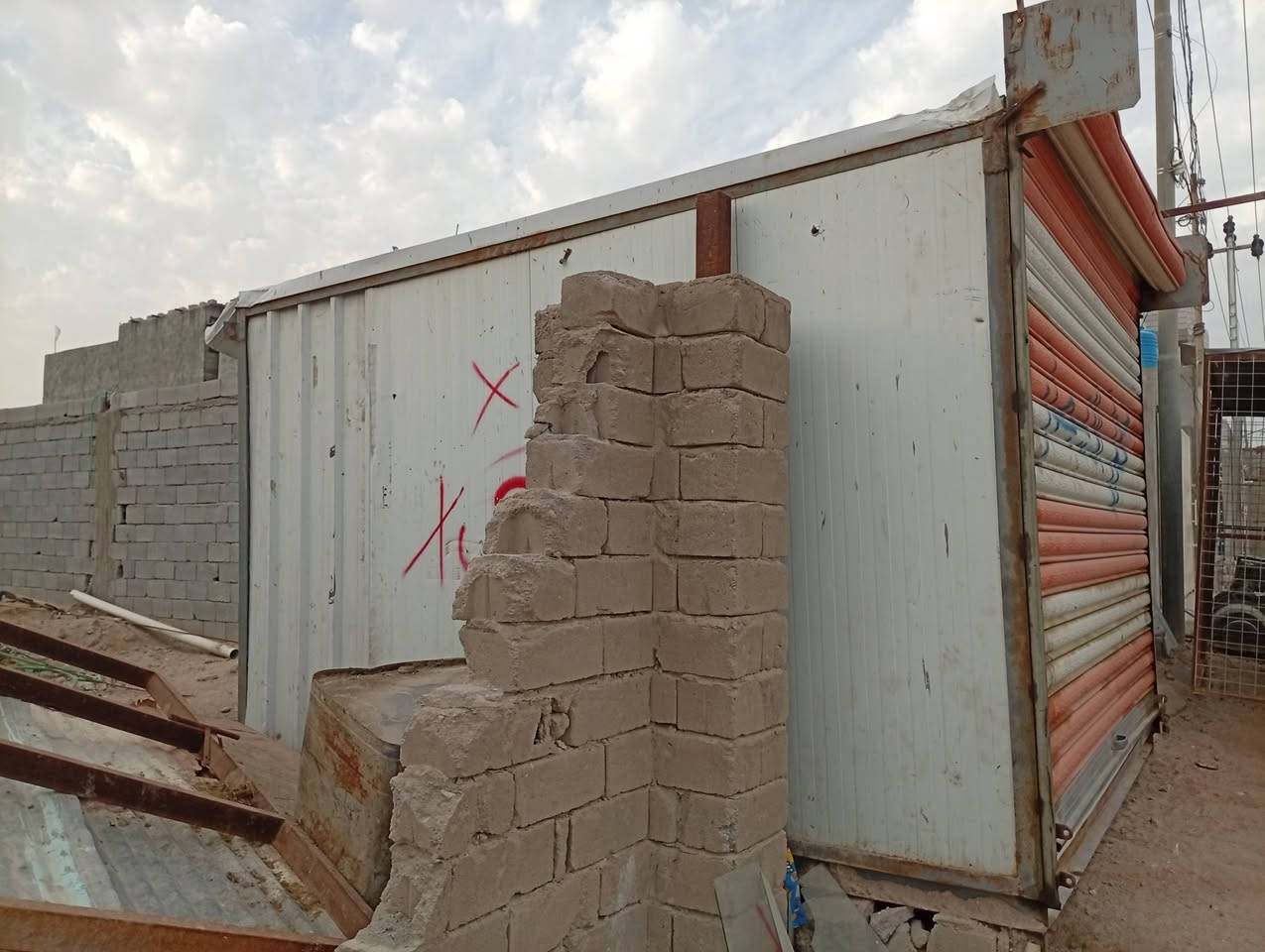 للبيع كرفان 4/3 كرفان كله مرتب مكاني البصرة زبير ***********
