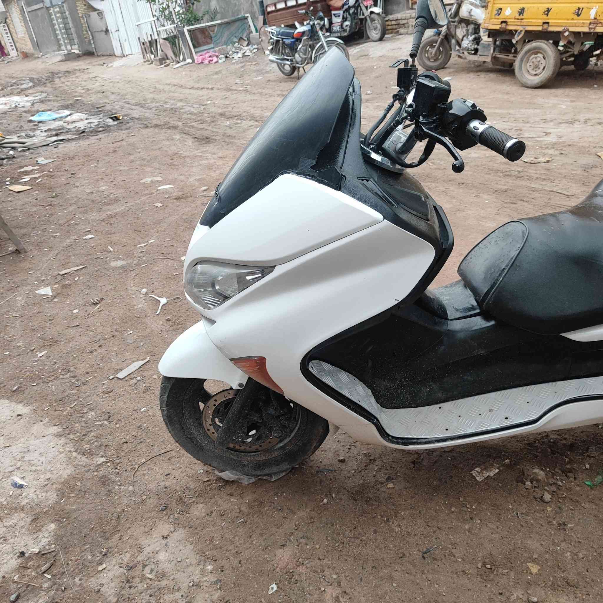 سلام عليكم فورزه 09لبيع مكان ناصريه مركز سعر قيم بمايرضه الله اتصال ***********
