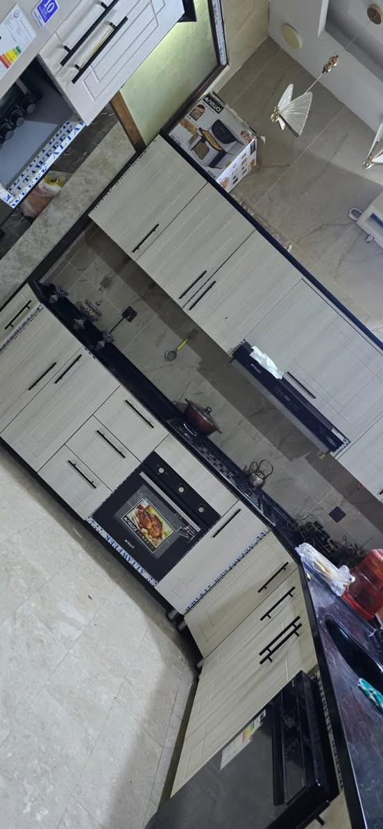 بيت ١٠٠ متر مربع طابقين
العنوان المعملجي شارع عبير
البناء حديث درجه اولى طابوق كونكريت مرمر الطابقين صحيات غربي شرقي
يتكون من ٤ غرف 
غرفه بالطابق الارضي 
و٣ غرف بالطابق الثاني وحده منهم نظام سويت
سند 25
غير ورثه (حره)
السعر ١٦٠ وبي مجال

***********
