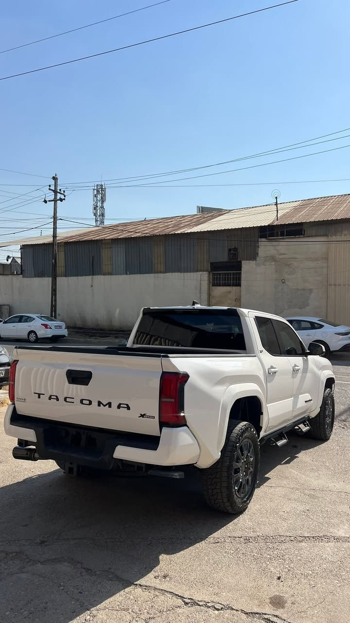 ‏Toyota Tacoma 2025 للبيع

السياره دخول جديد
السيارة ماشي 650 ميل يعني الف كيلو فقط زيرو 

محرك 4 سلندر تيربو 2.4 

حادث السياره بابين ومبدل بلادي نفس اللون 
صور الحادث مرفق بالمنشور 
مكان السيارة اربيل 

للبيع فقط
للاستفسار ***********
