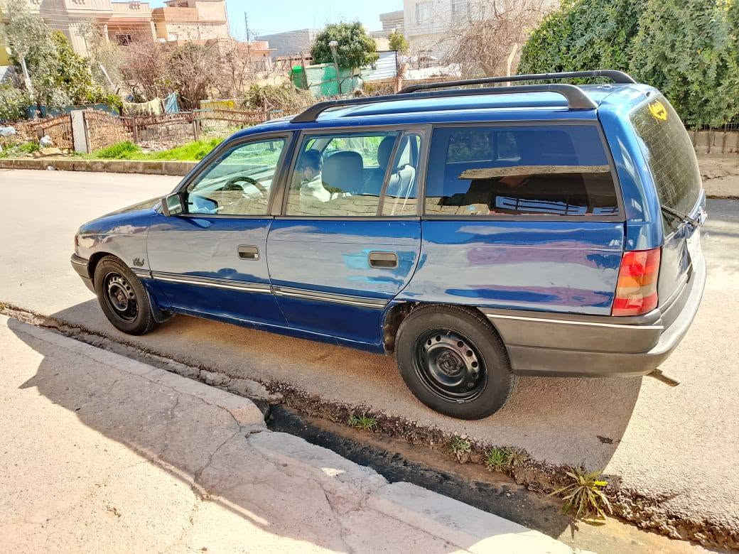السلام عليكم  من رخصة الادمن
استرا موديل 93
رقم دهوك 
بدون صبق بدون ذرر
شرط التحويل 
مكينة 20
كير ميكينة شرط 
مكلف بانشر
ماتوجد على فيس الاتصال رقم 
***********
***********

